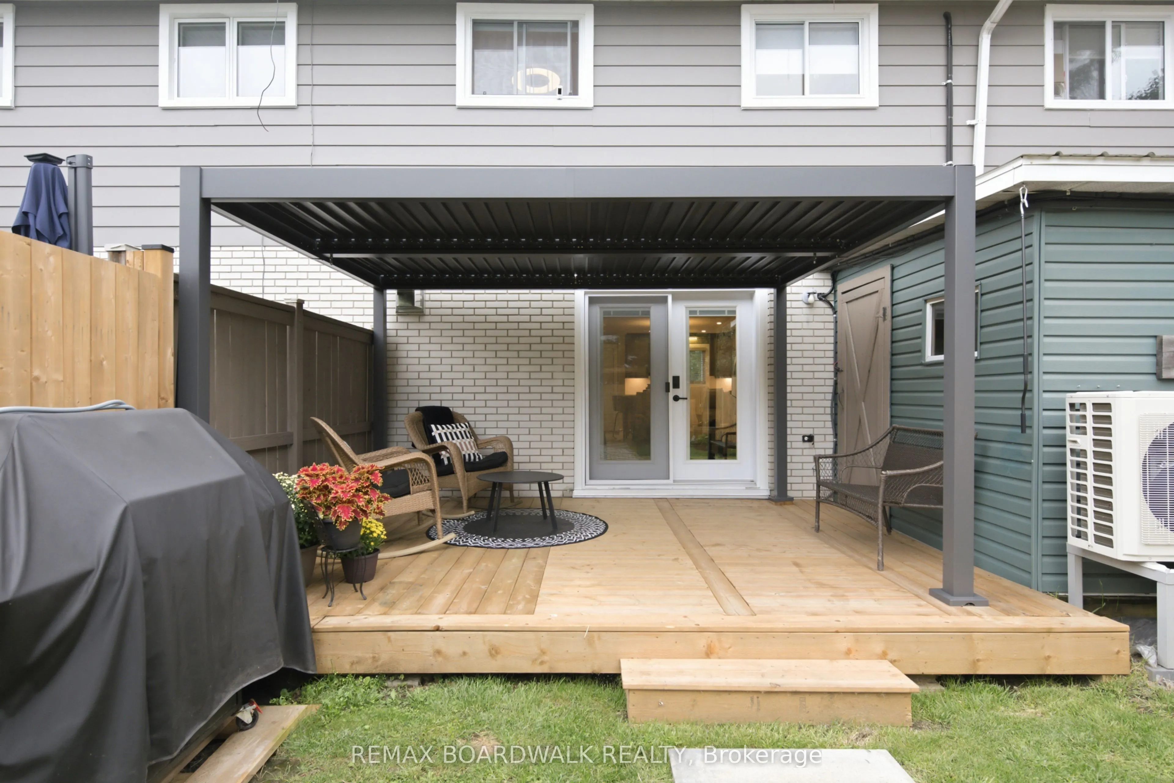 11 Maple Avenue
