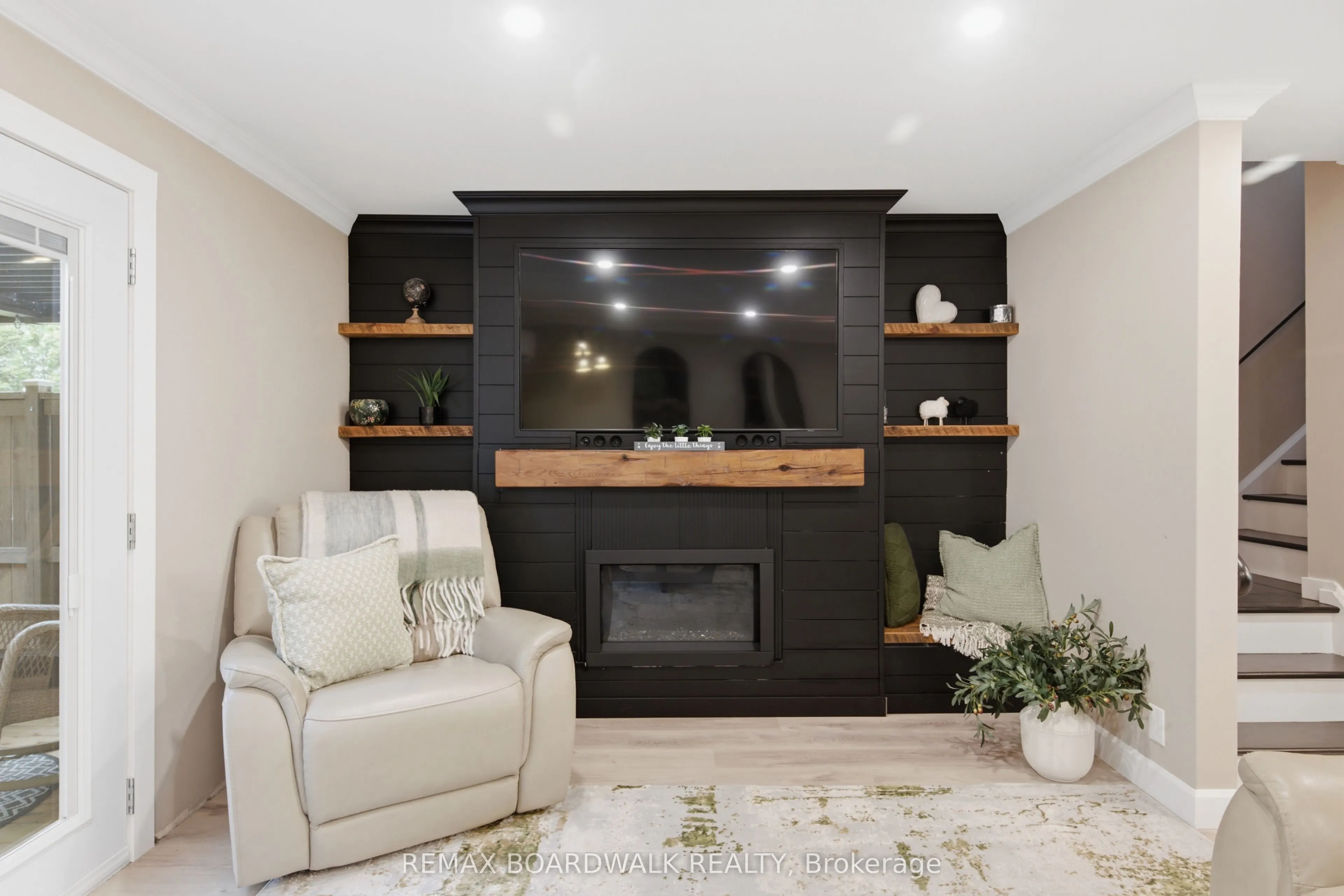 11 Maple Avenue