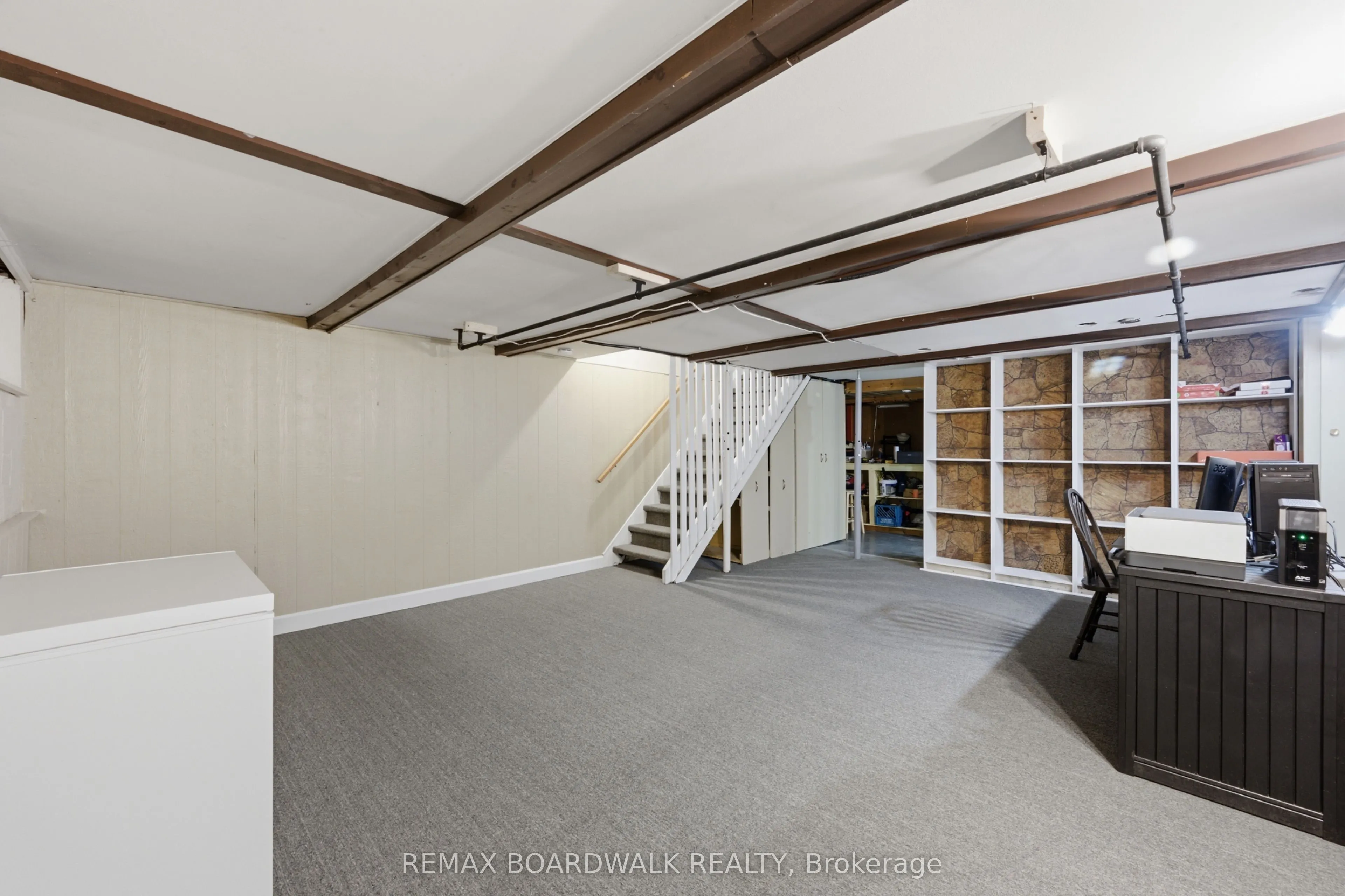 11 Maple Avenue