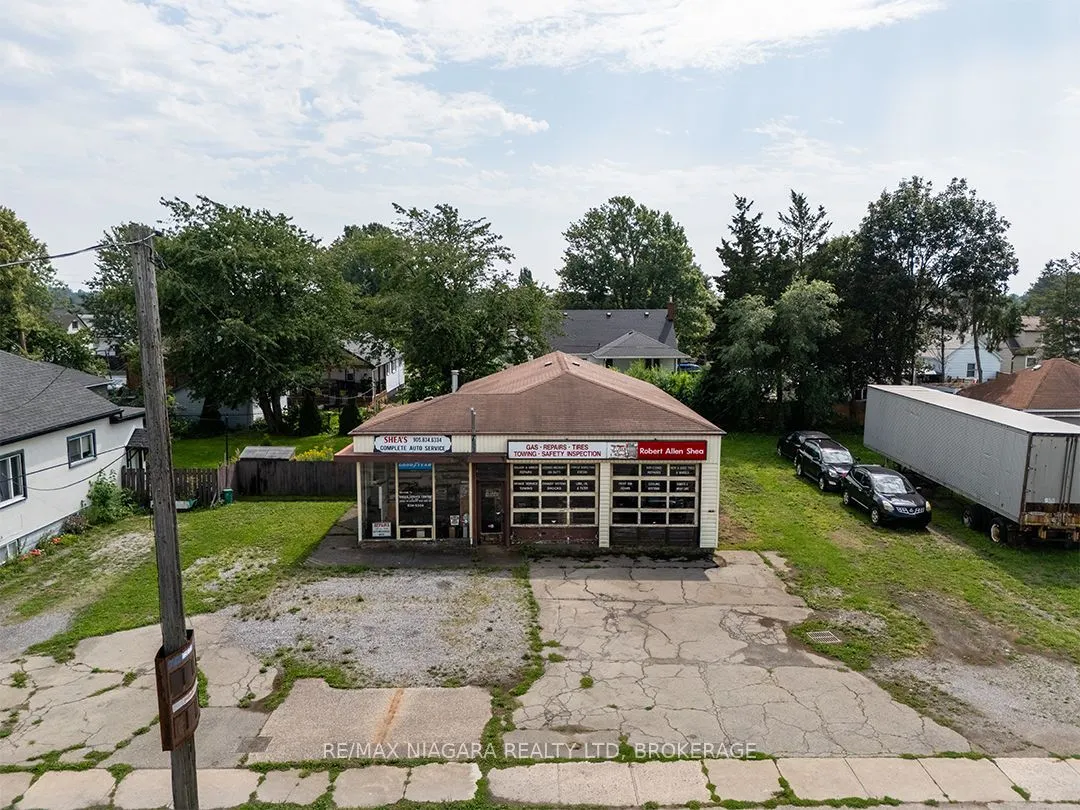 369 Killaly Street E