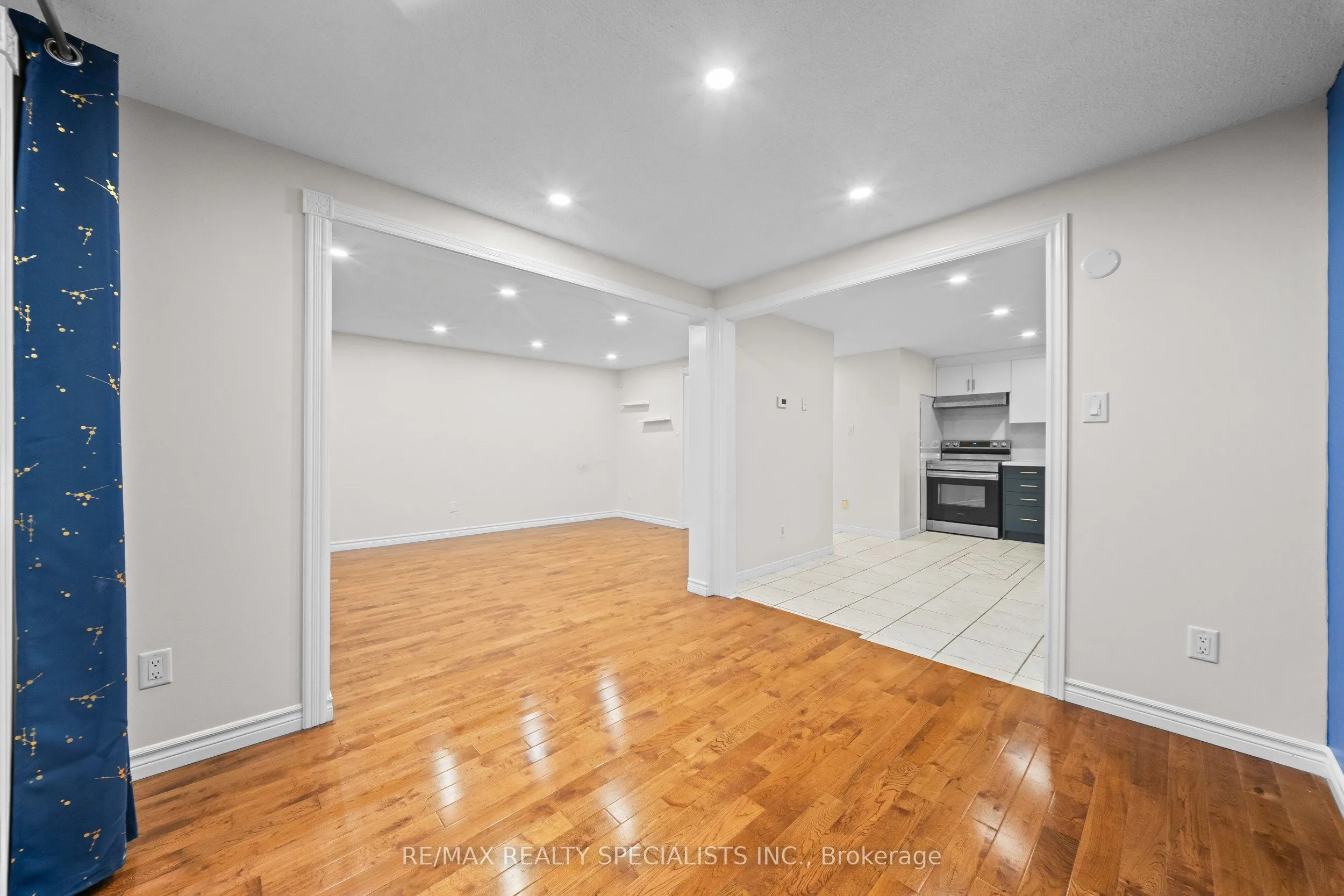 110 Steeles Crescent