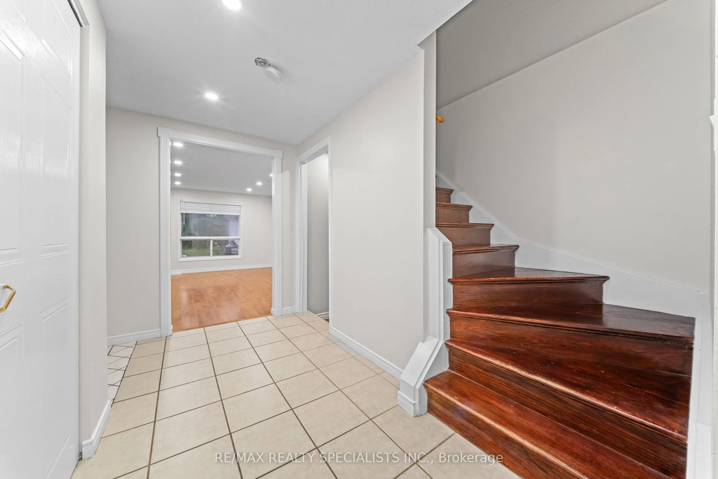 110 Steeles Crescent
