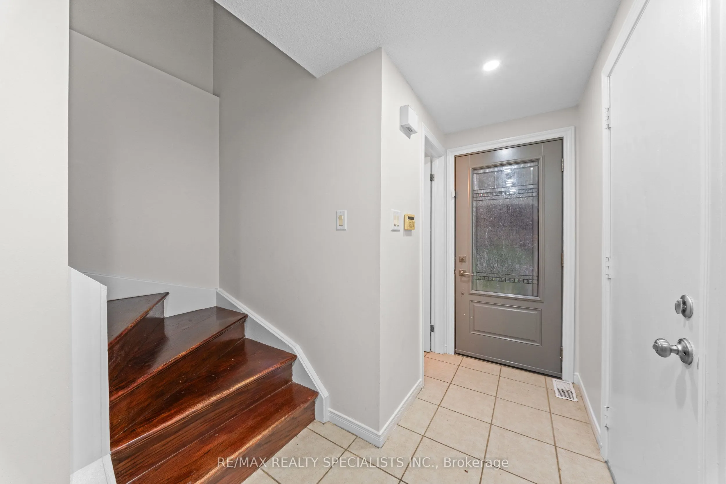 110 Steeles Crescent