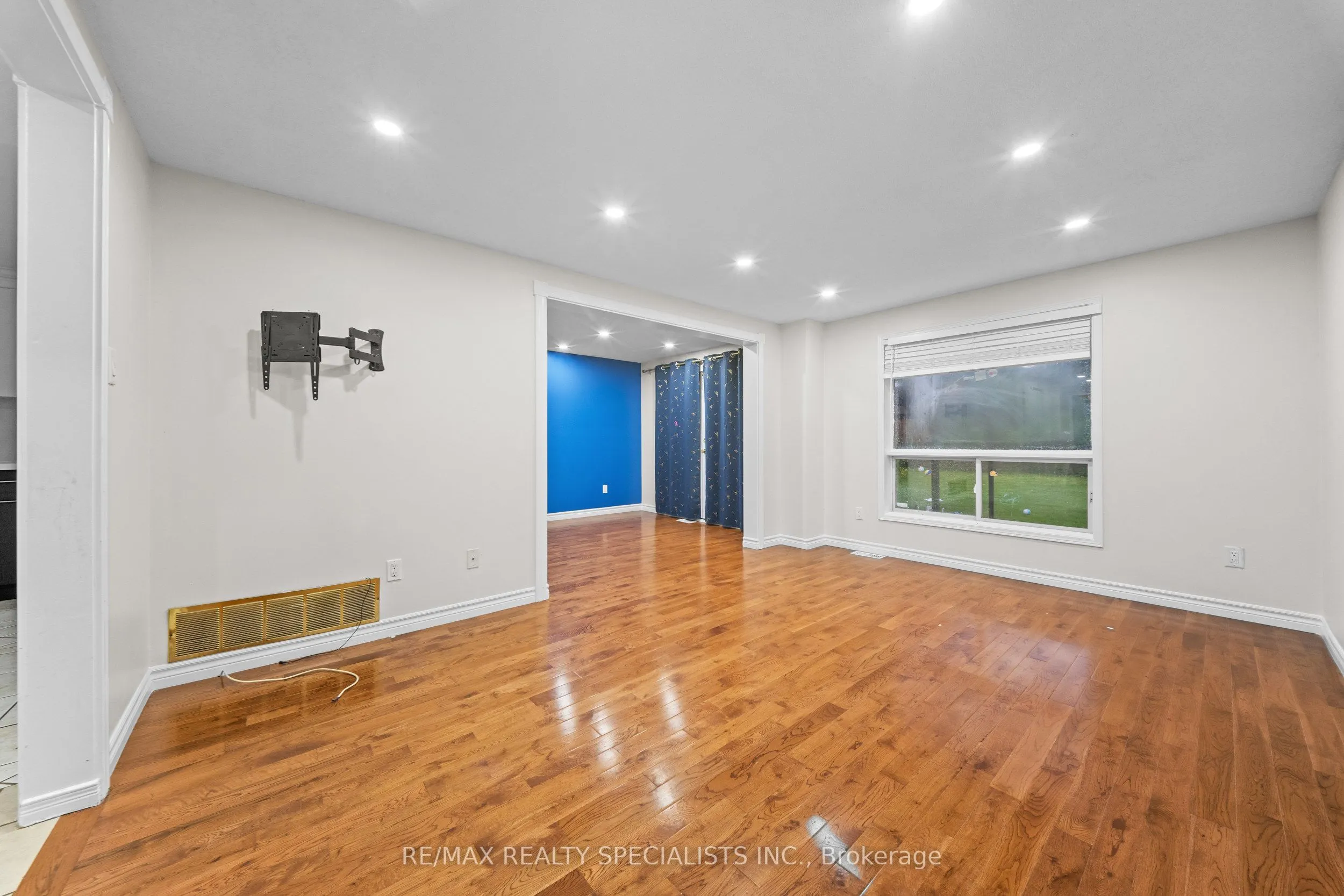 110 Steeles Crescent
