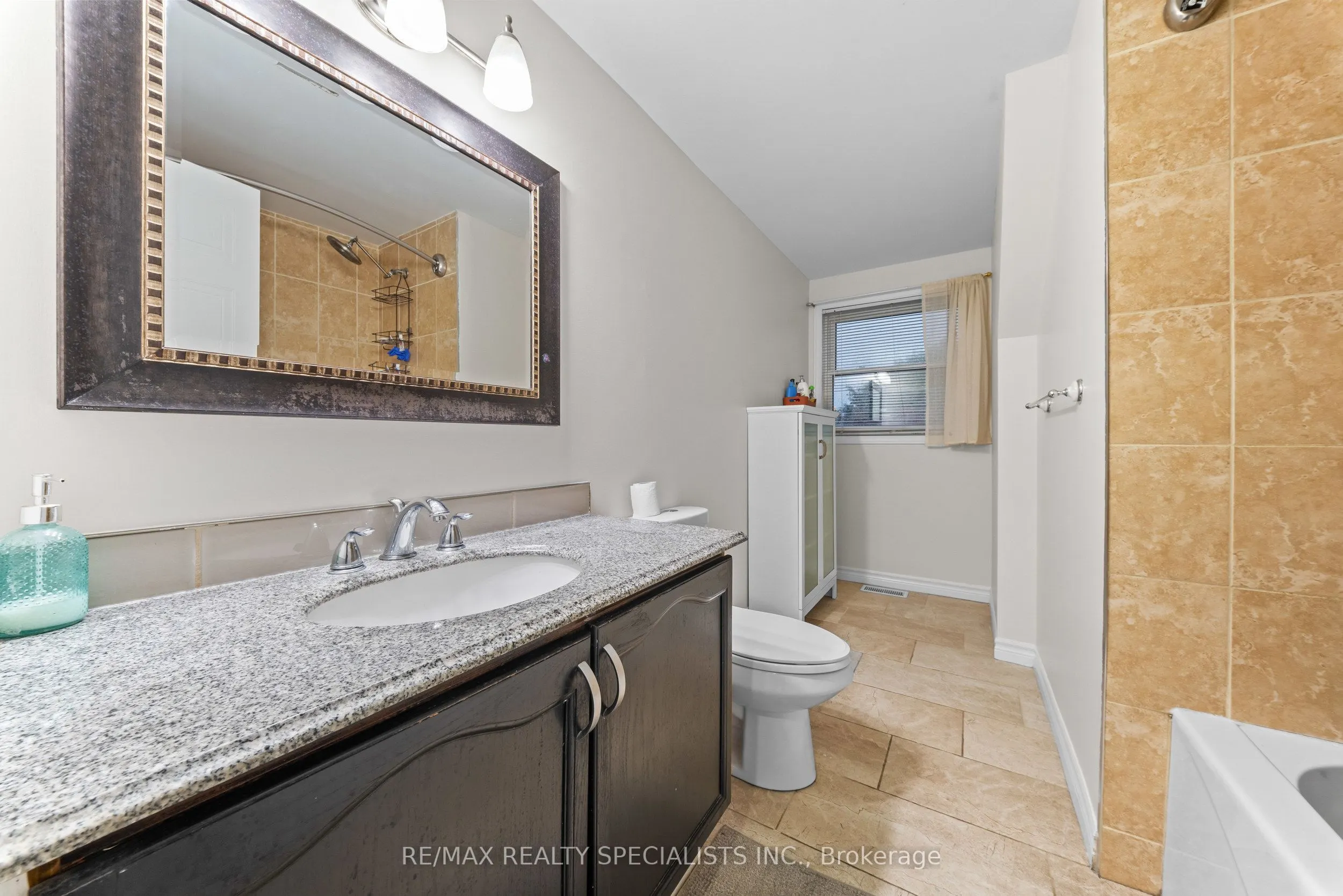 110 Steeles Crescent