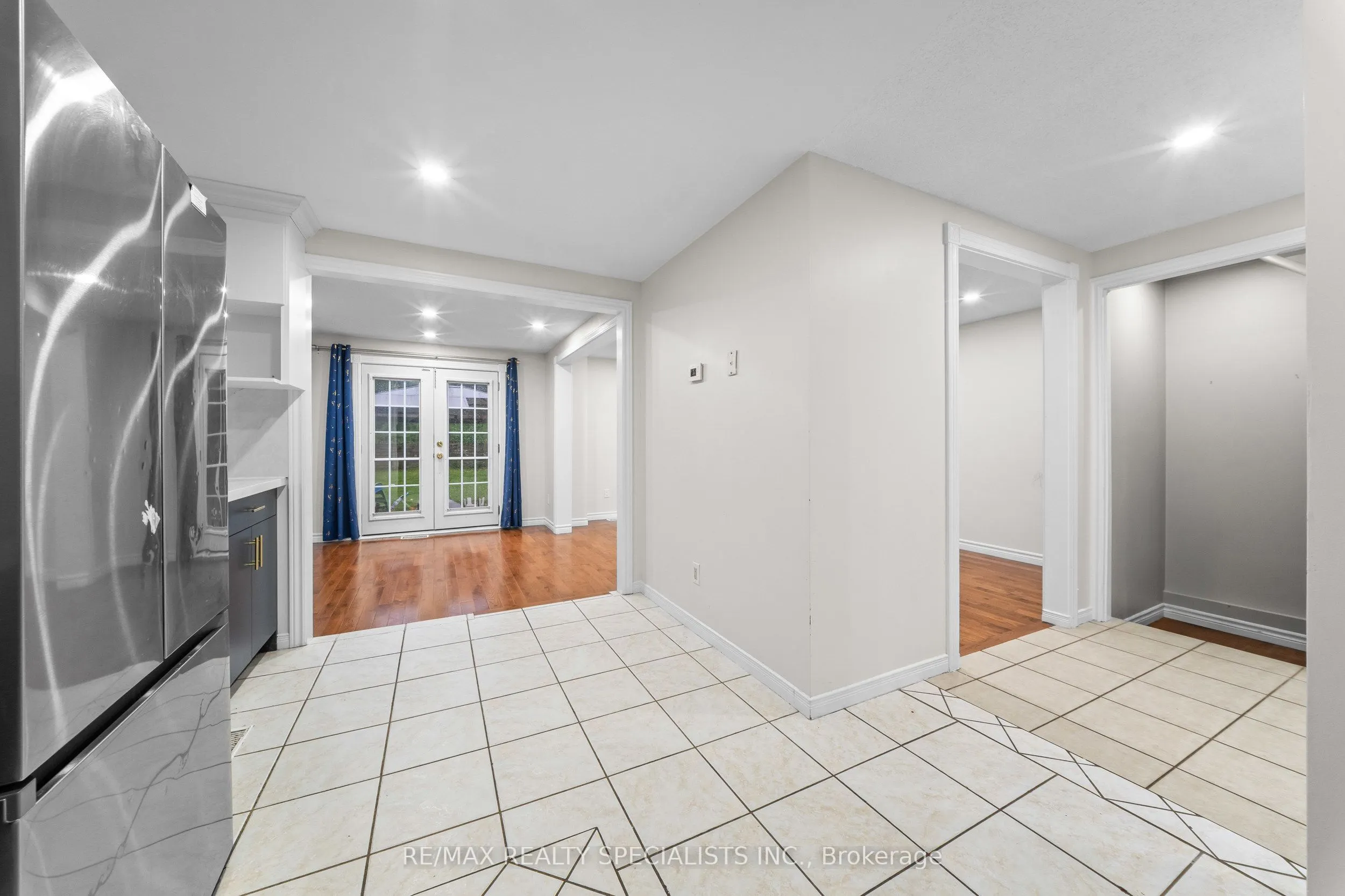 110 Steeles Crescent