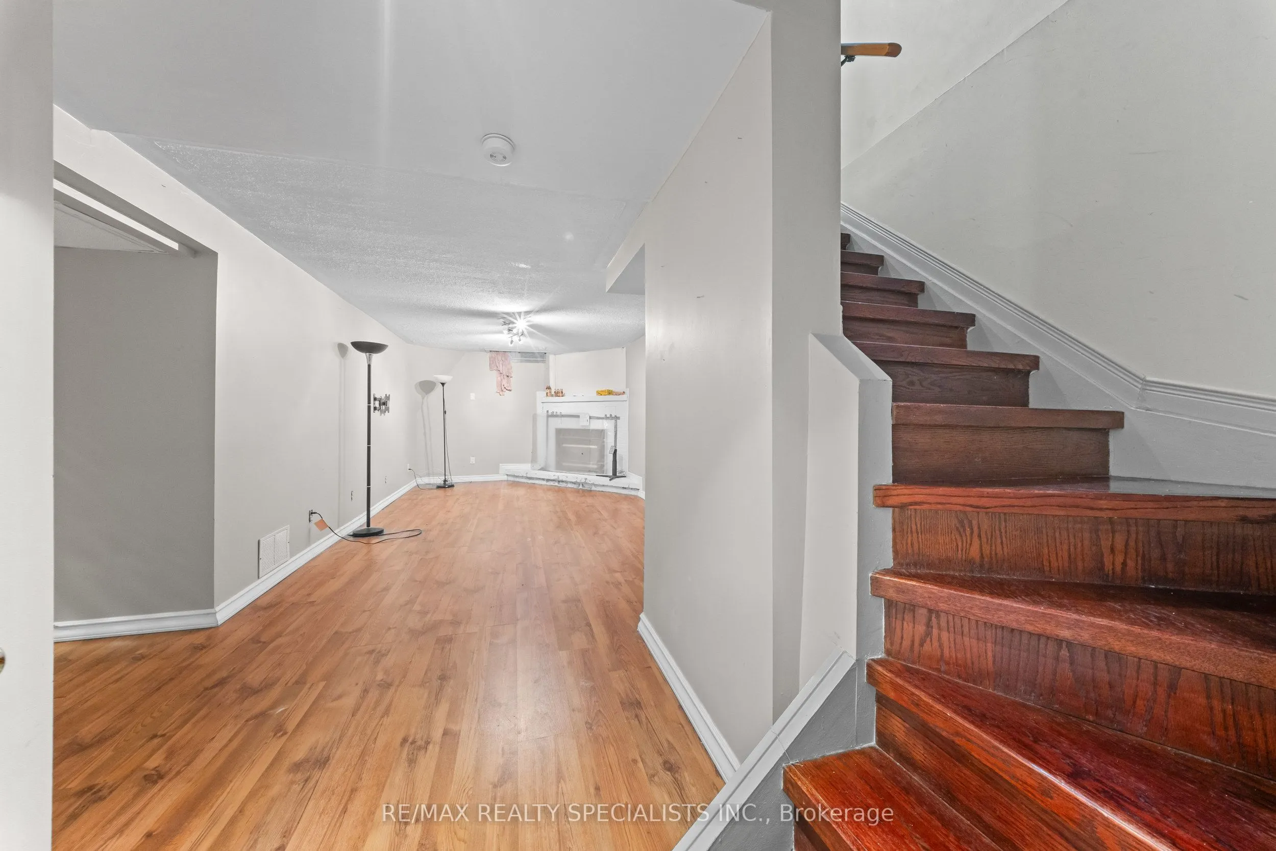 110 Steeles Crescent