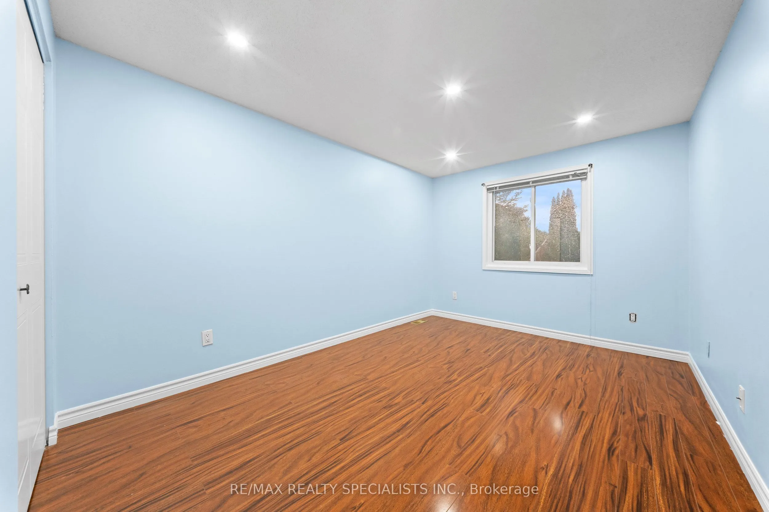 110 Steeles Crescent