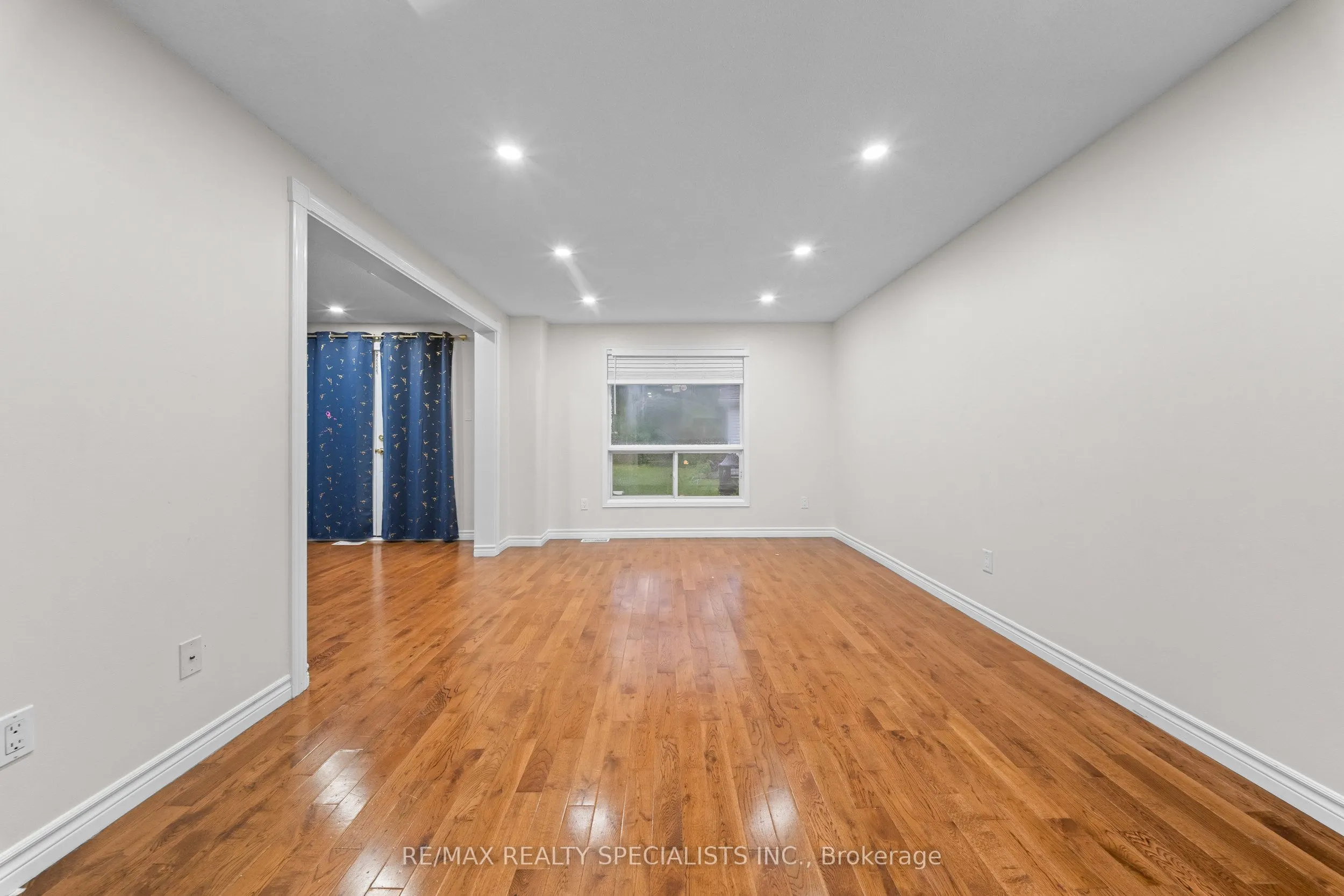 110 Steeles Crescent