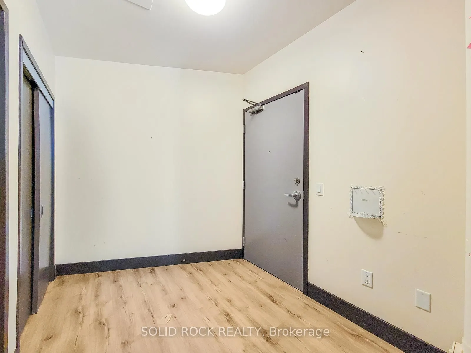 121 King Street E #101