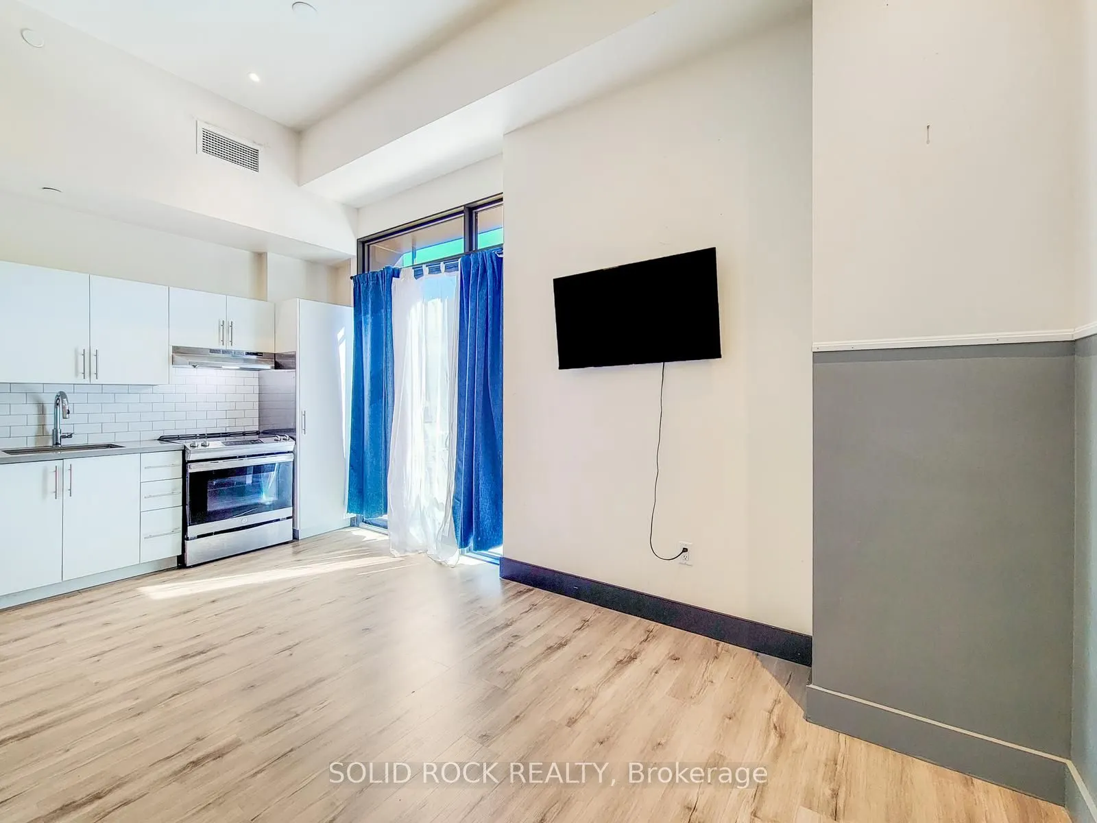 121 King Street E #101