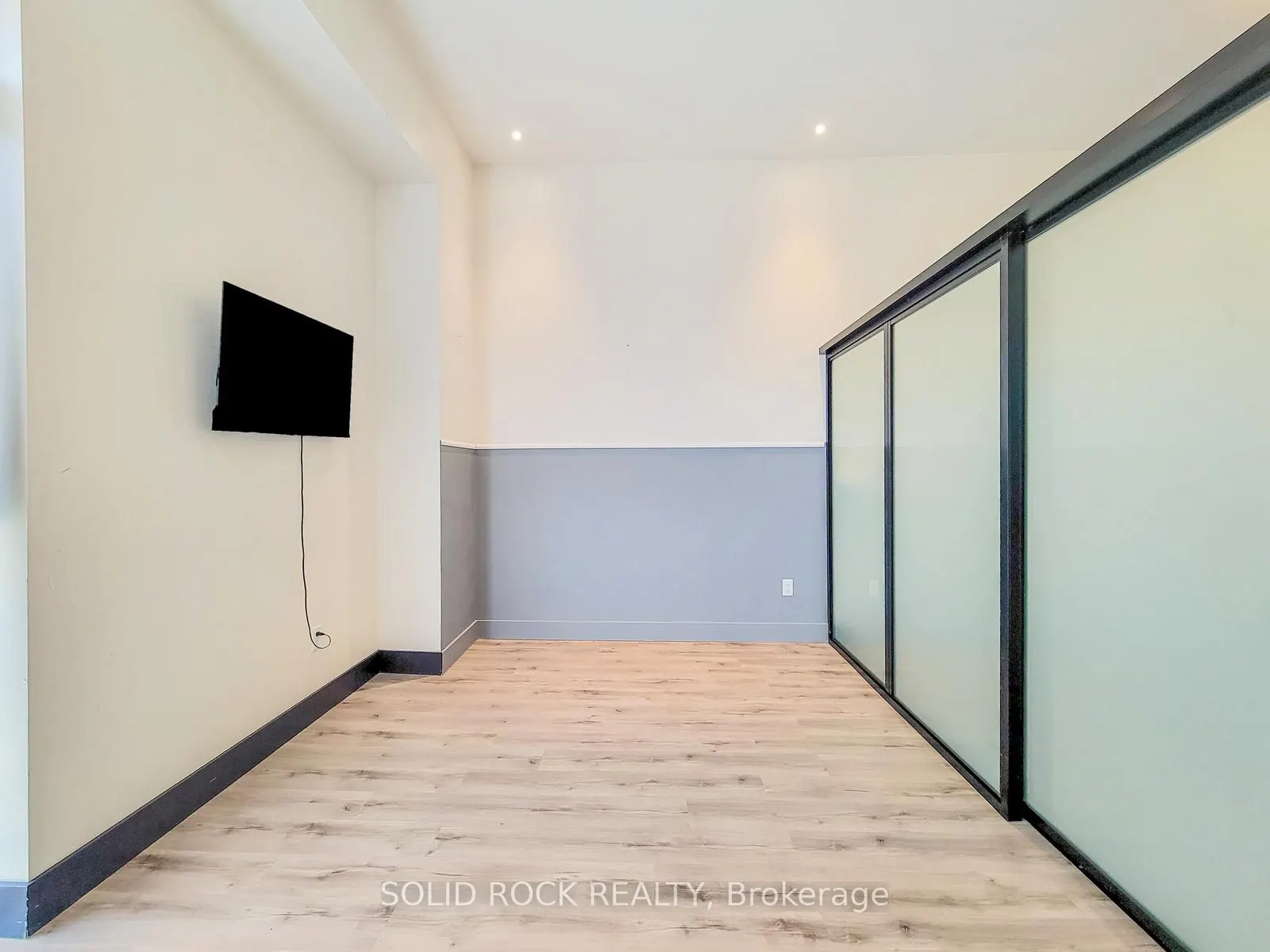 121 King Street E #101