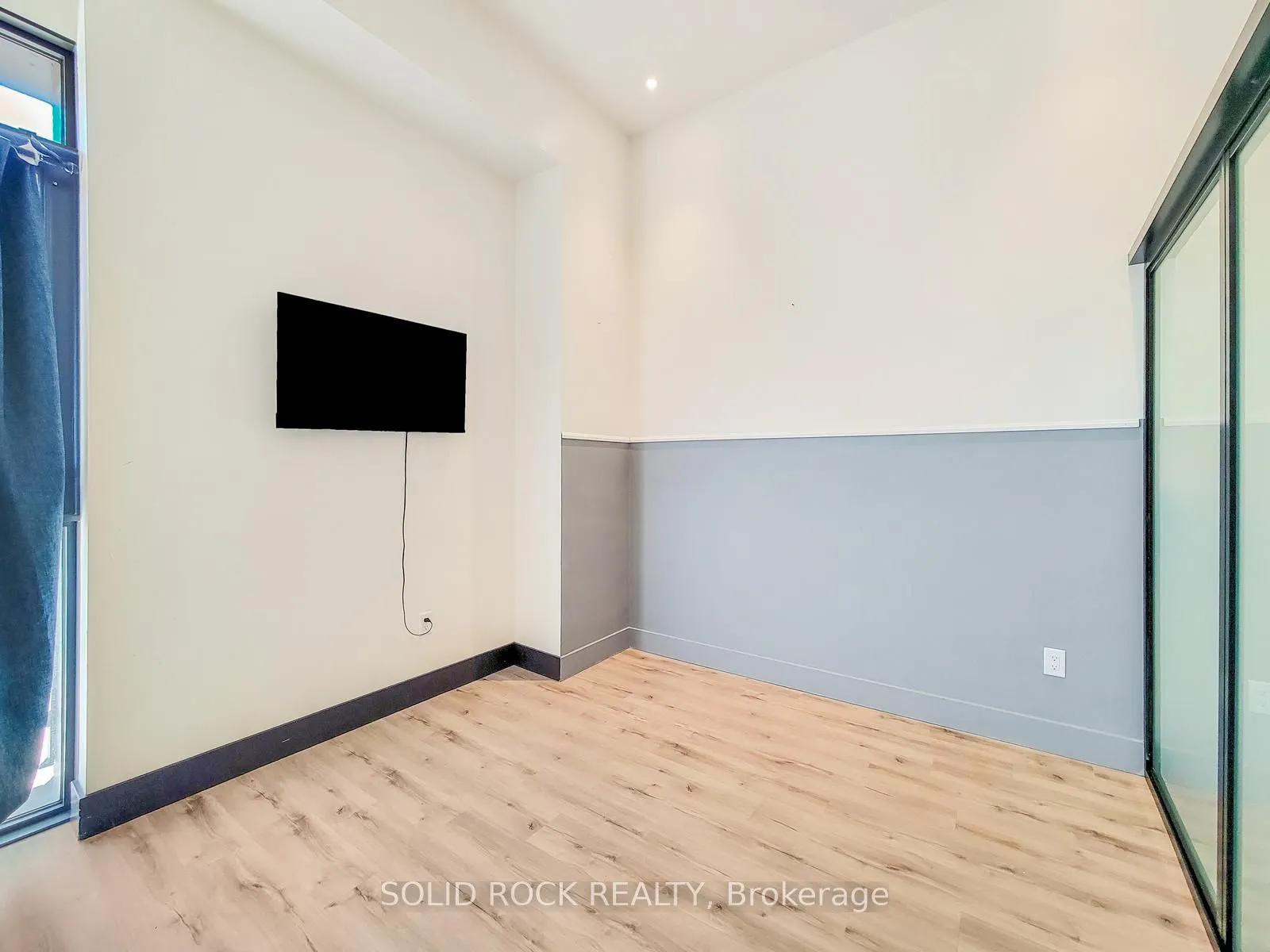 121 King Street E #101