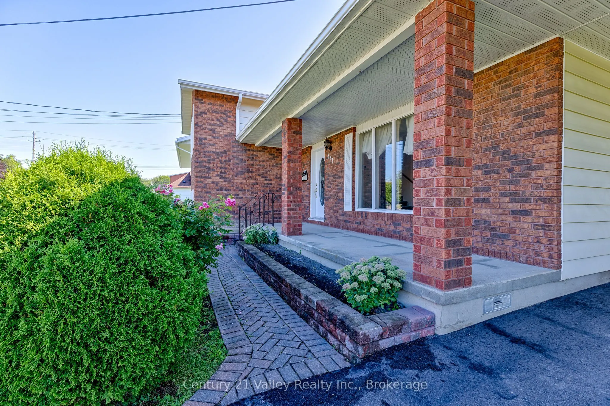 361 Sidney Avenue E