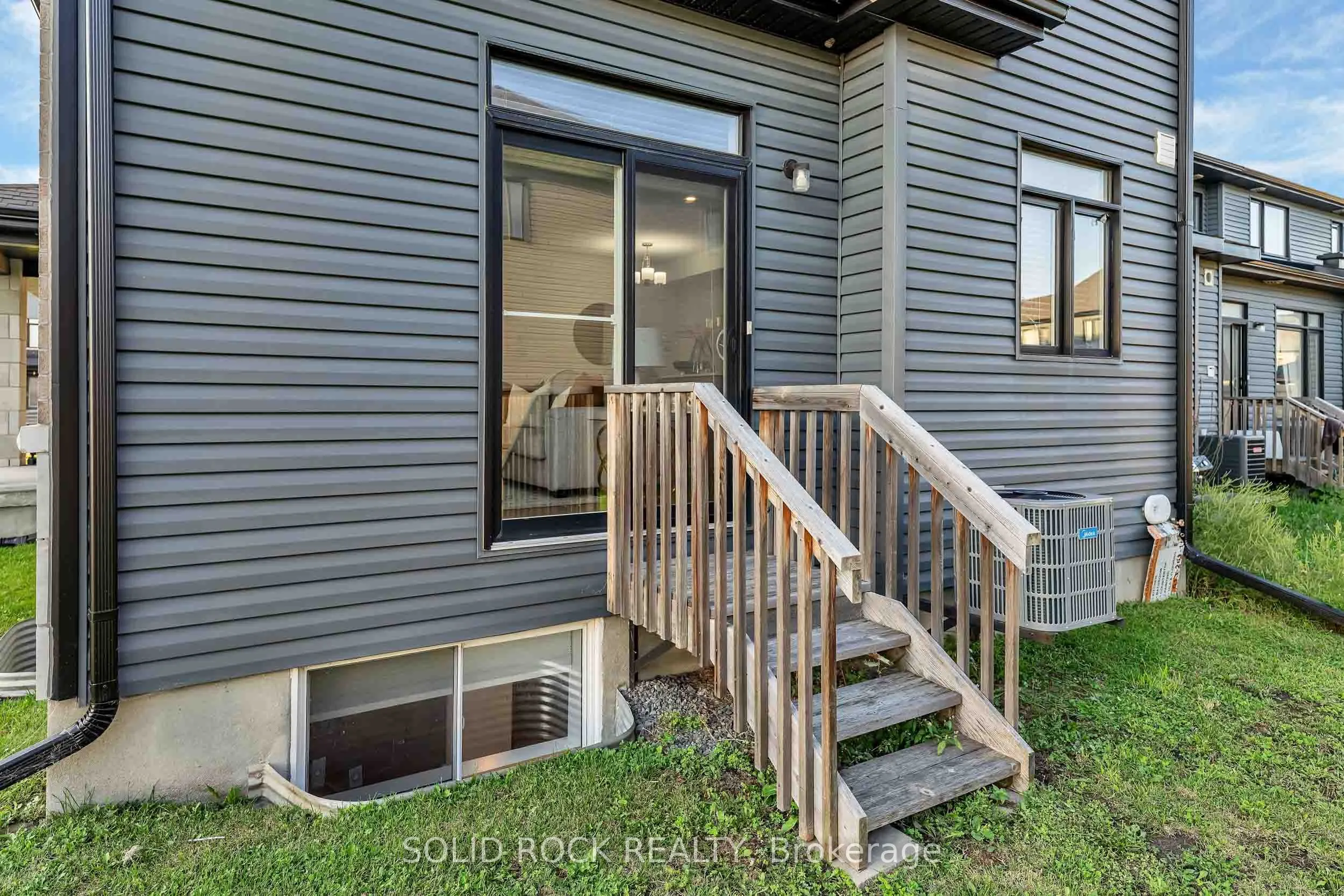 859 Solarium Avenue E