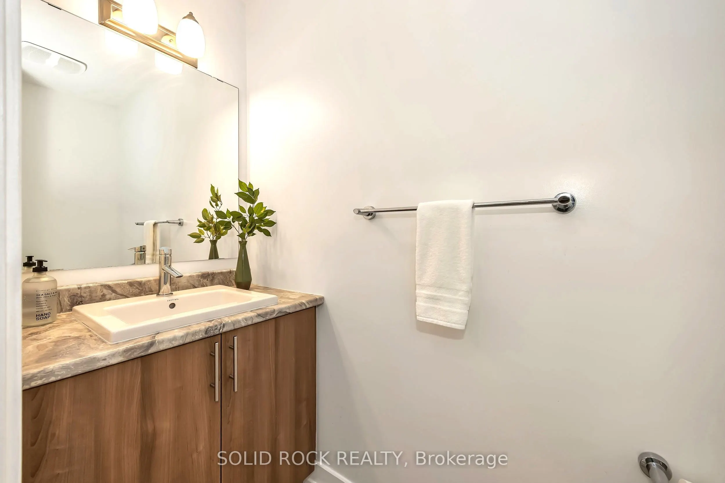 859 Solarium Avenue E