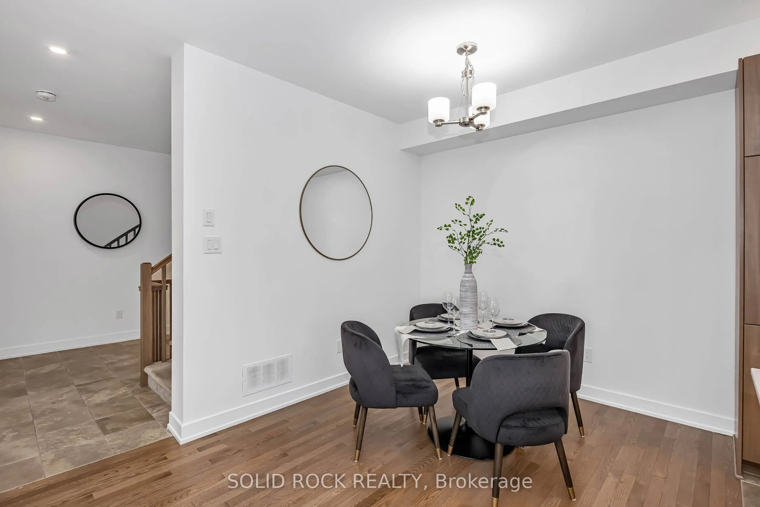 859 Solarium Avenue E