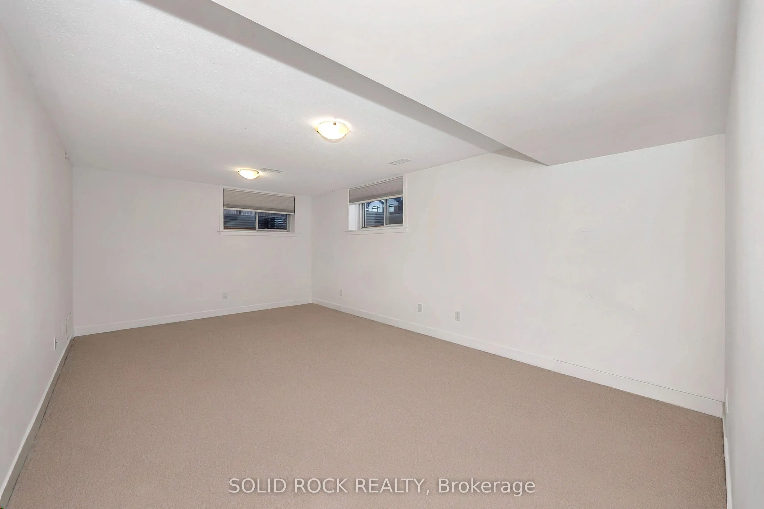859 Solarium Avenue E