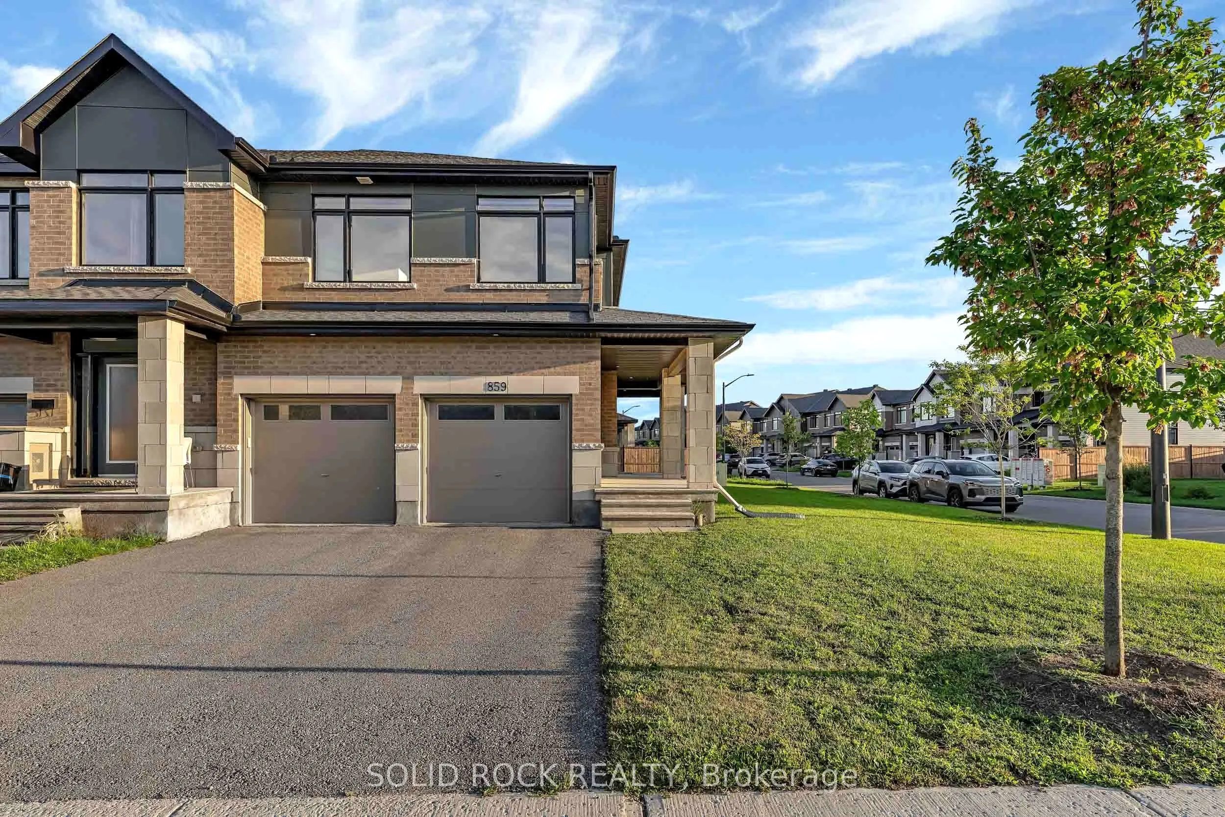 859 Solarium Avenue E