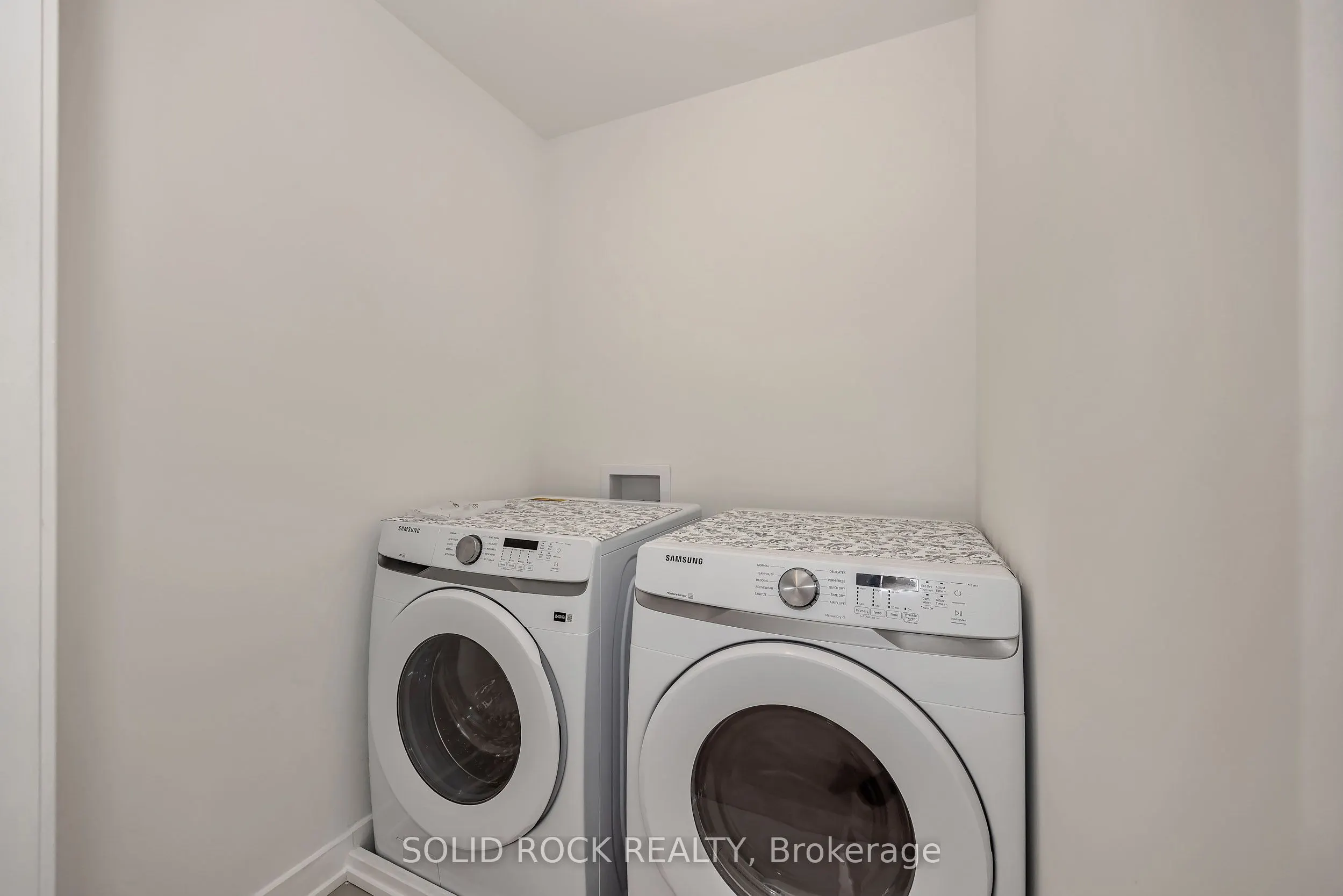 859 Solarium Avenue E