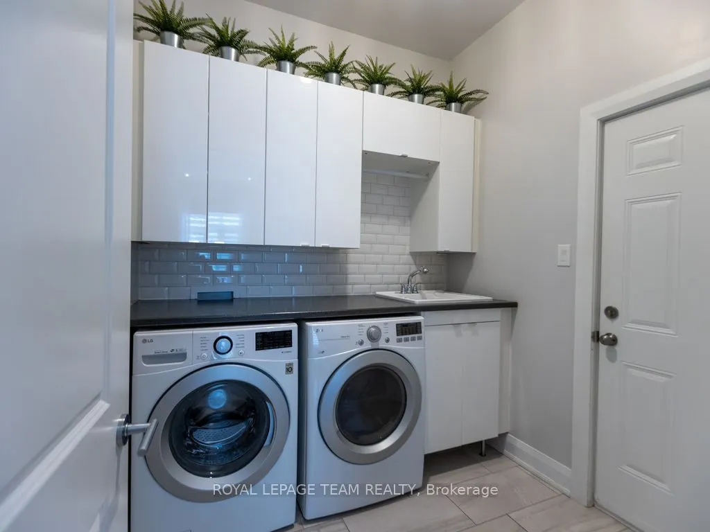 729 Carnelian Crescent
