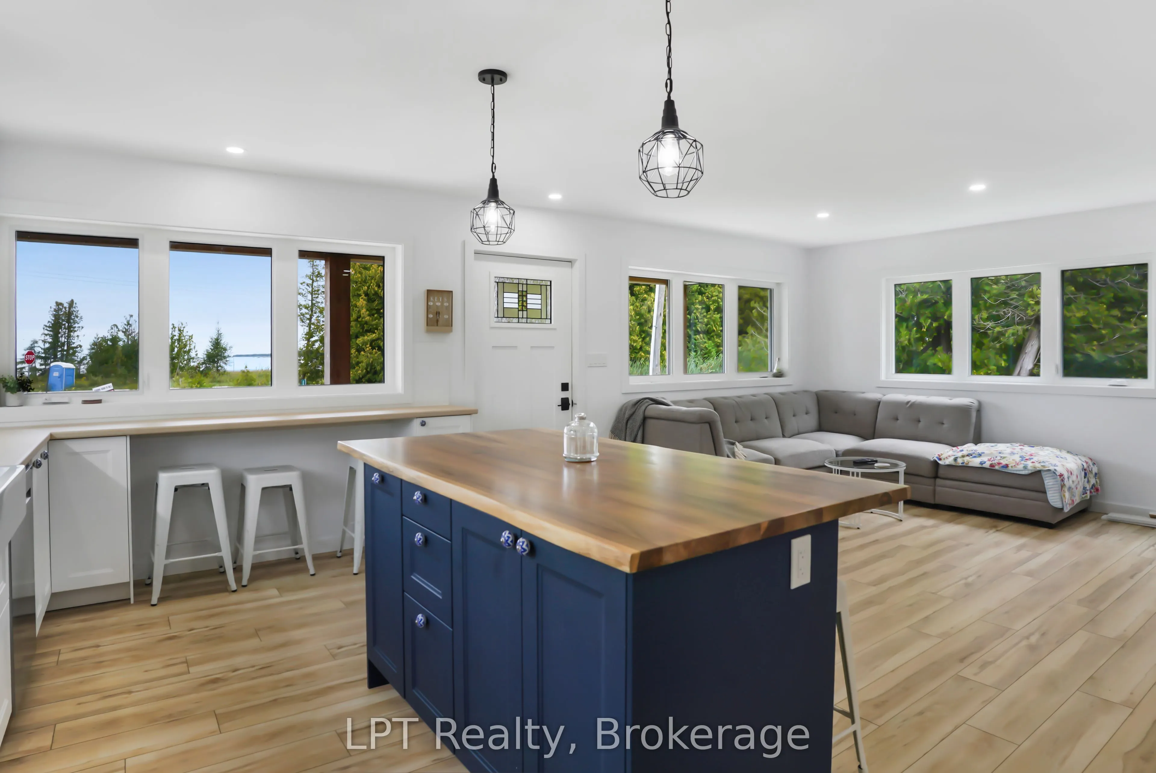 6 Spry Lake Road
