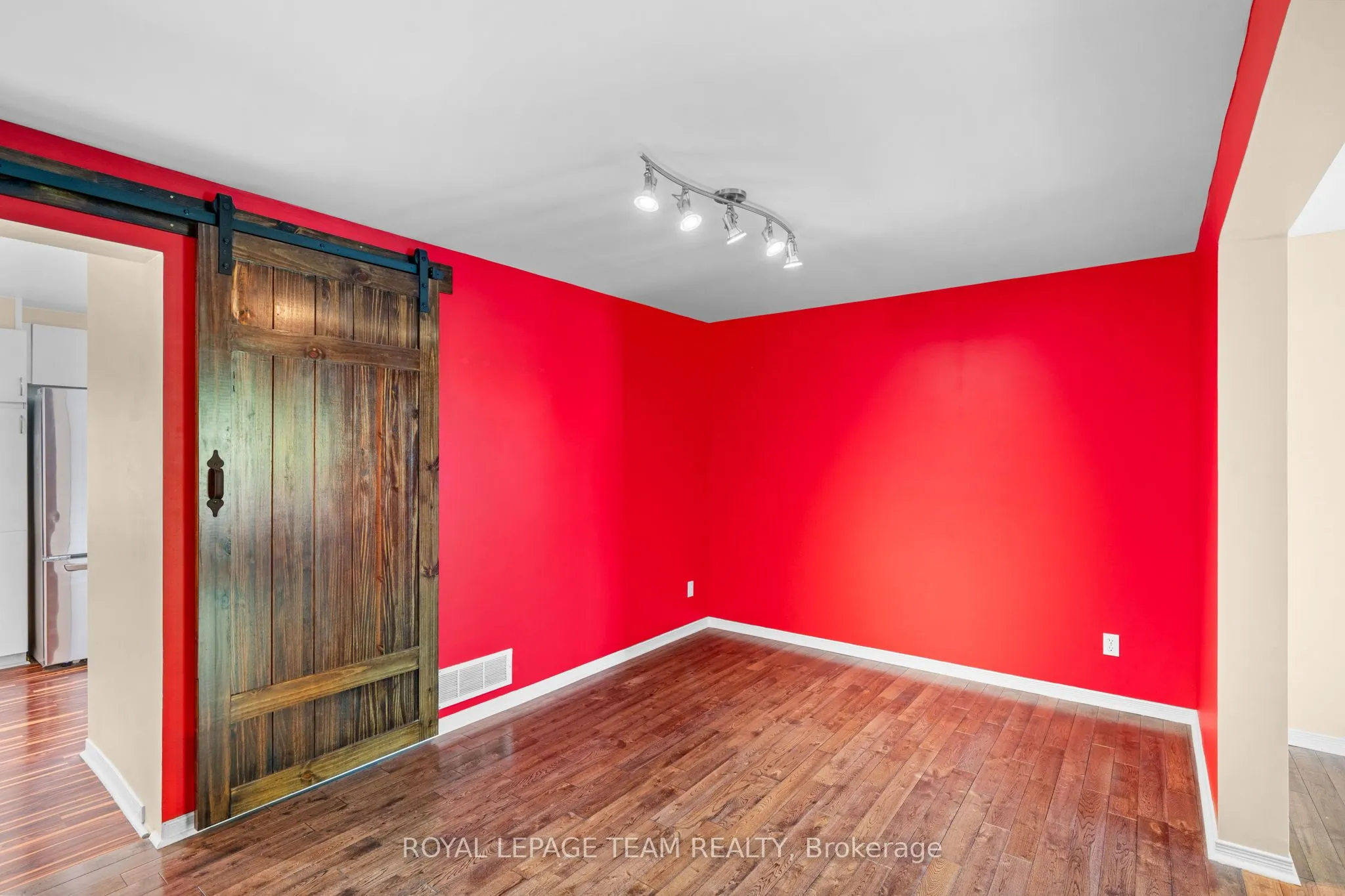 8 Mannington Court