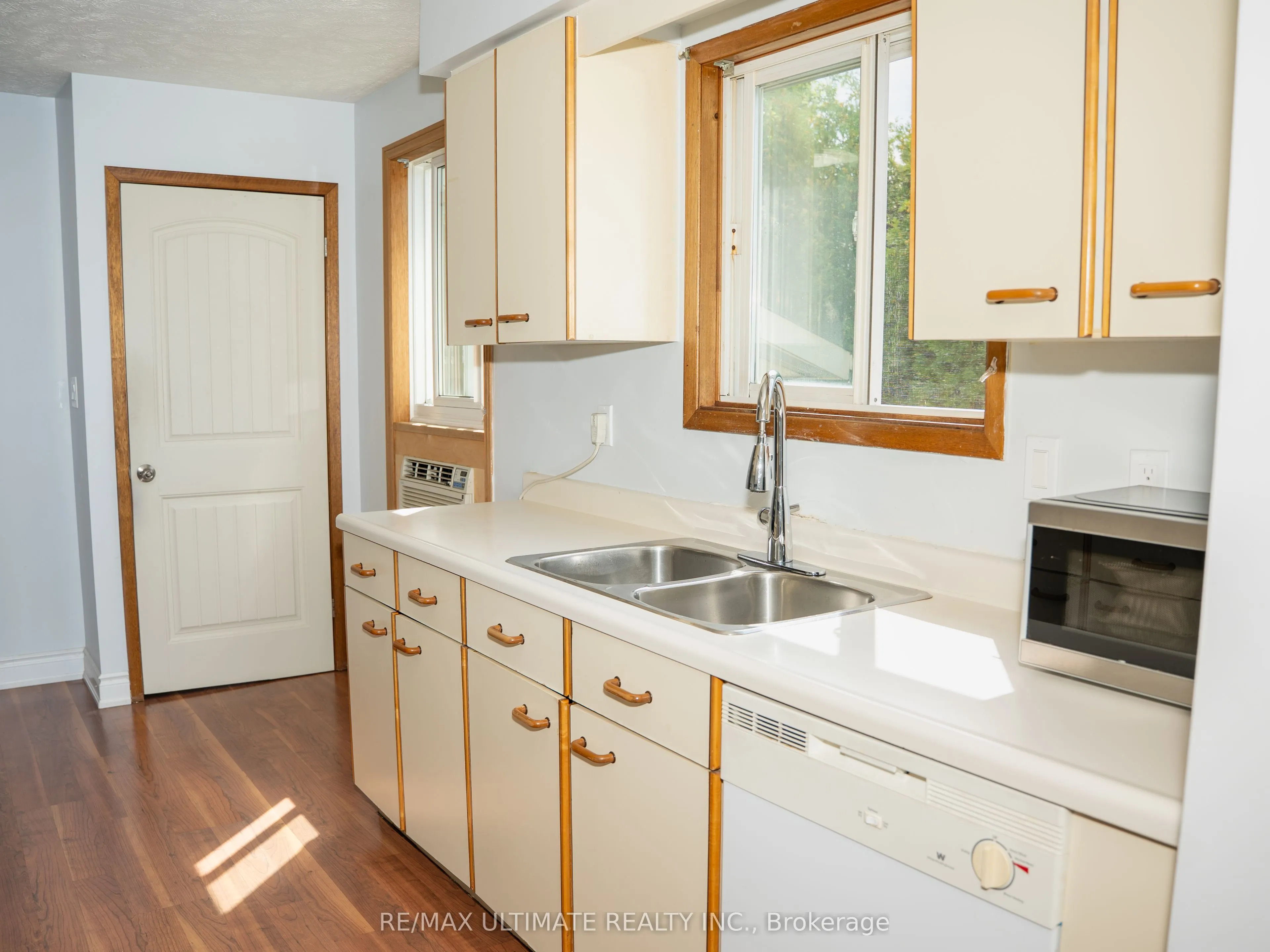 1139 15th Street E #B