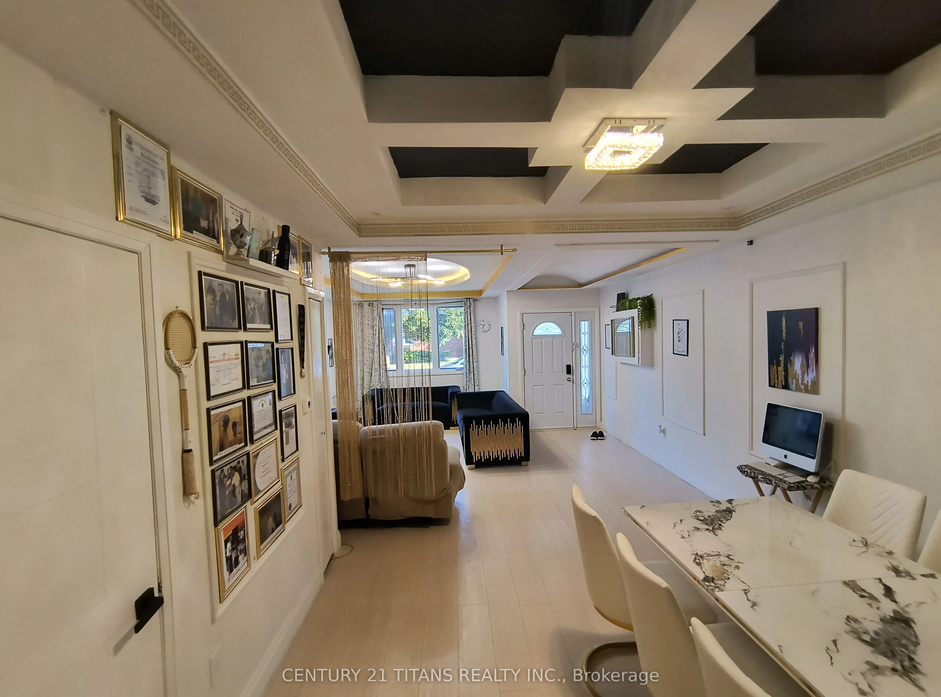 127 Wellington Street E