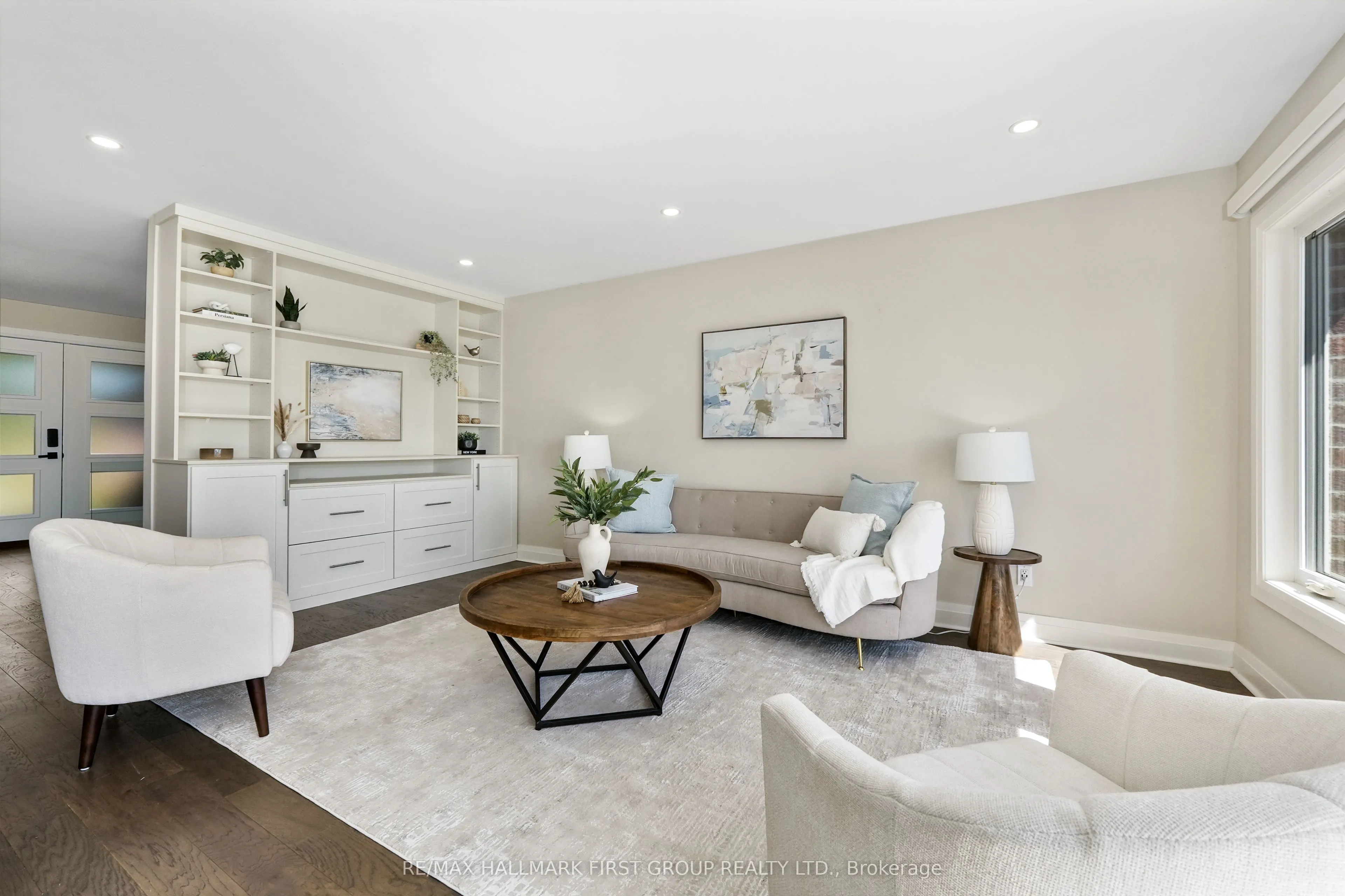 75 East House Crescent