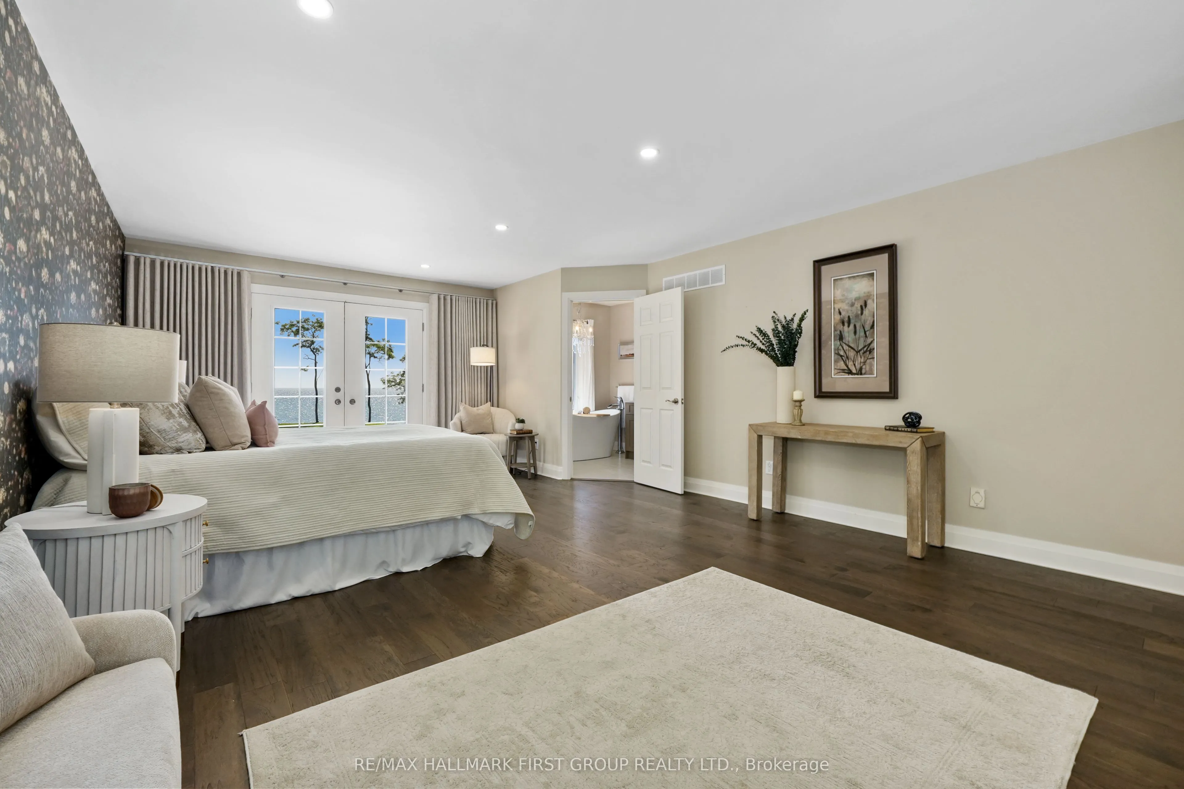 75 East House Crescent