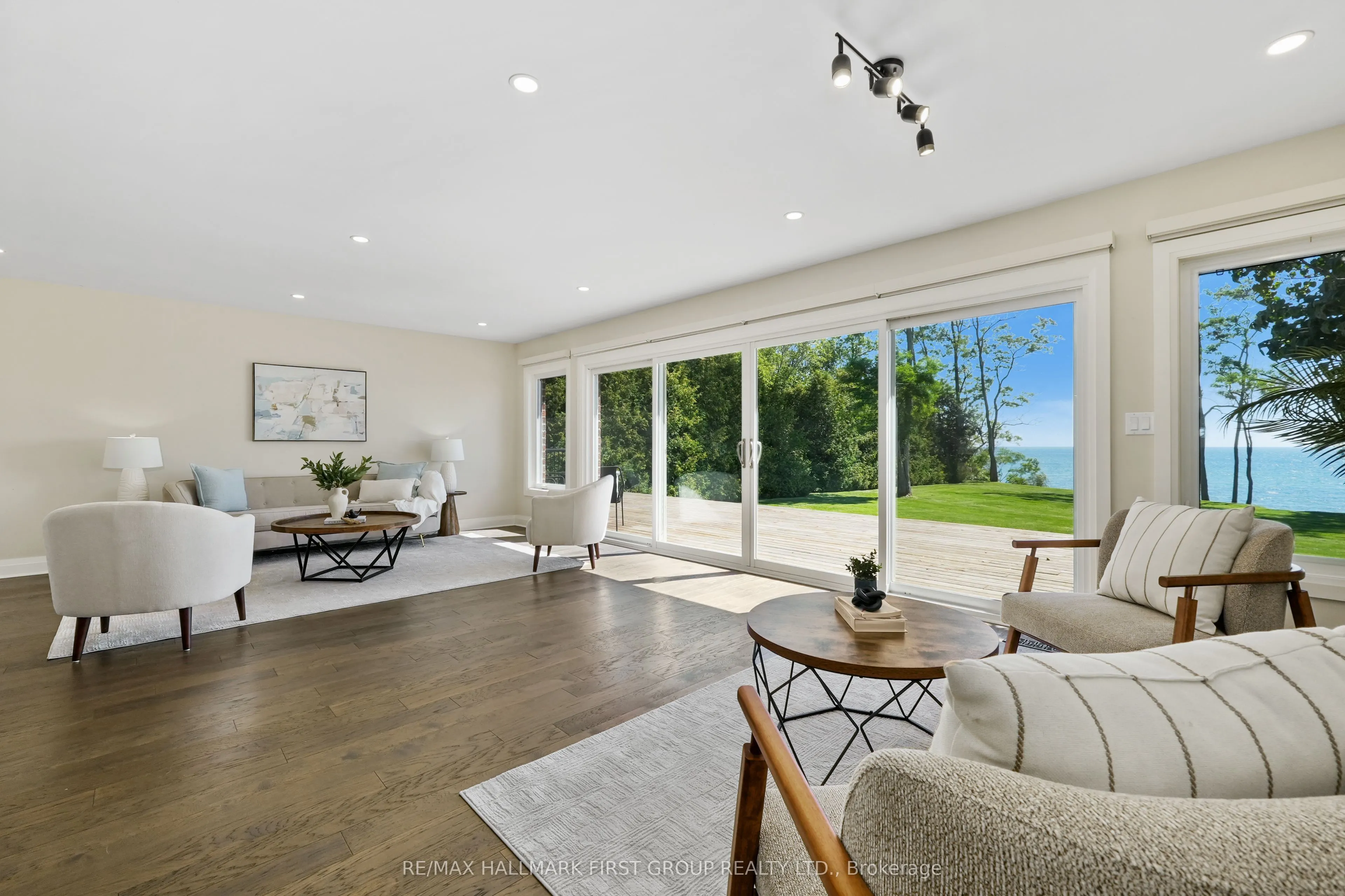 75 East House Crescent