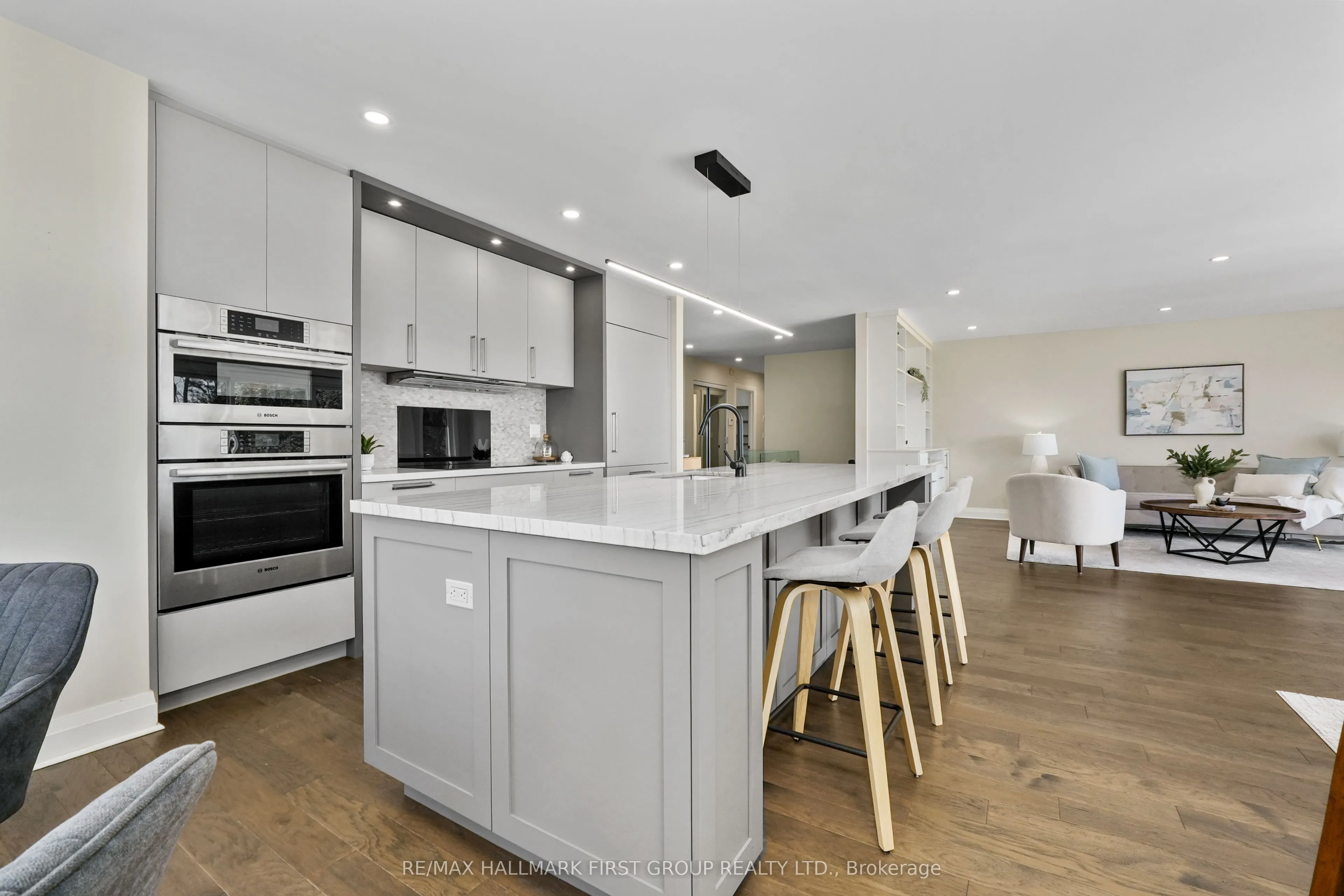 75 East House Crescent