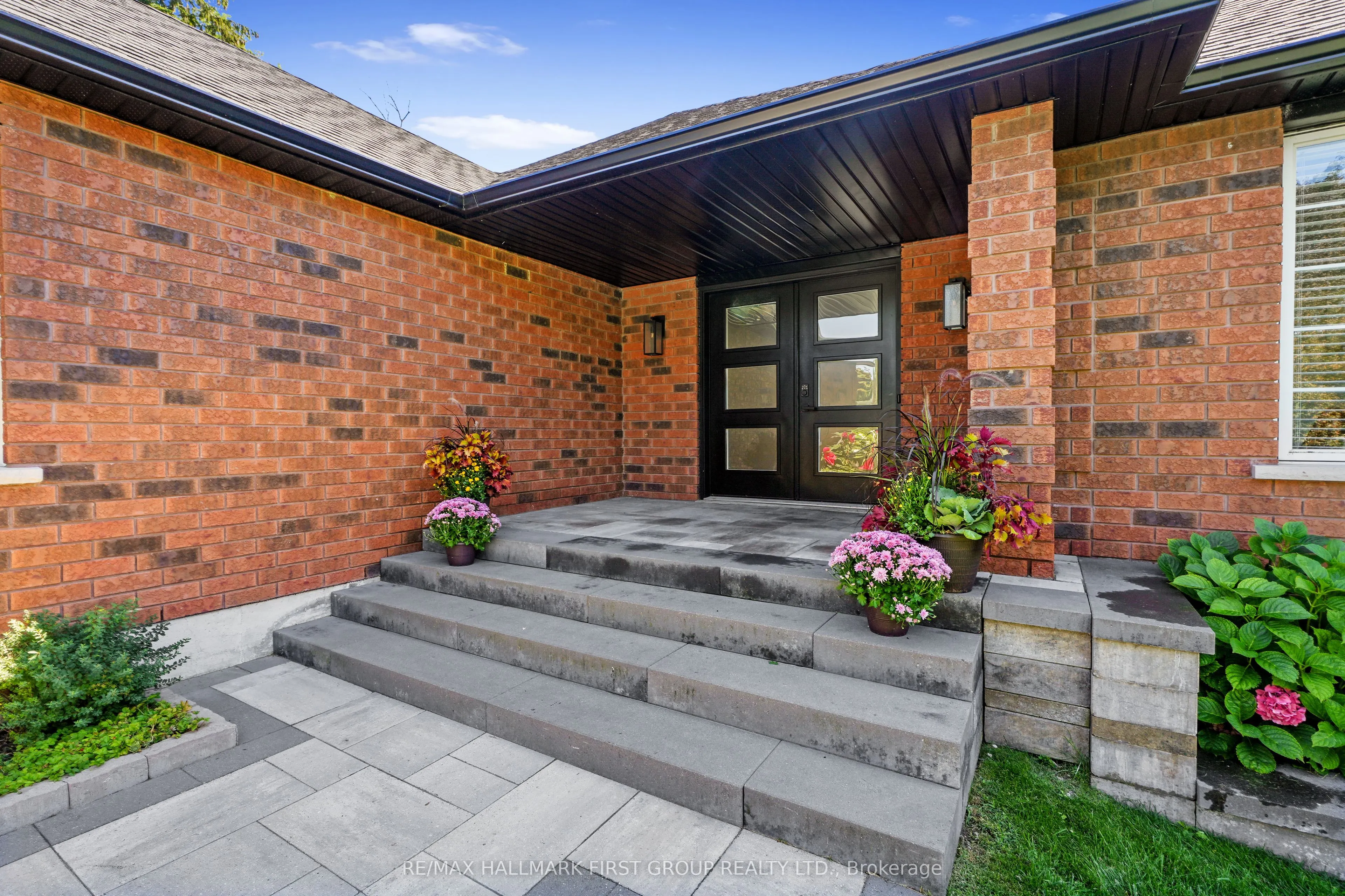 75 East House Crescent