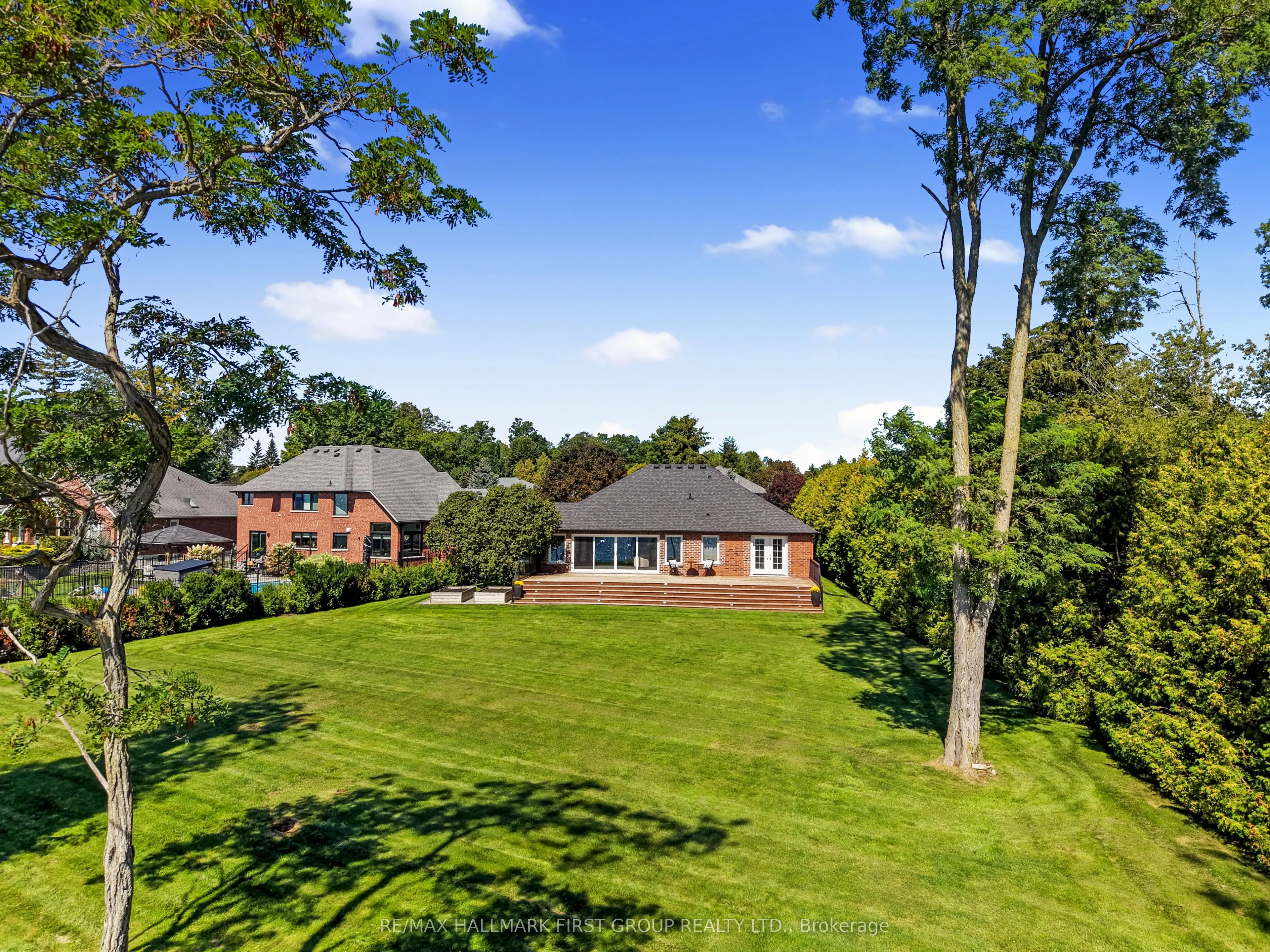 75 East House Crescent