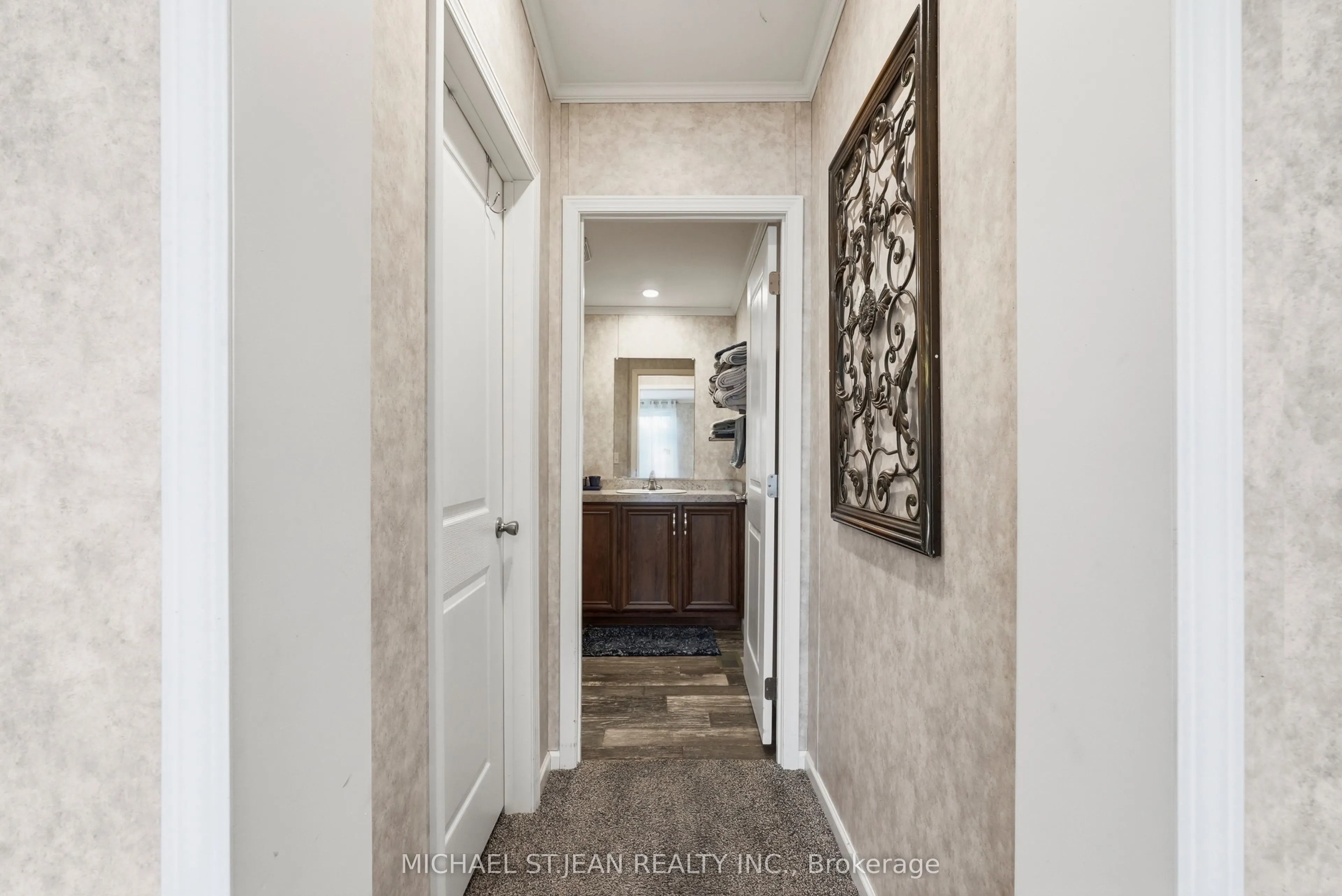 27 Hickory Hollow
