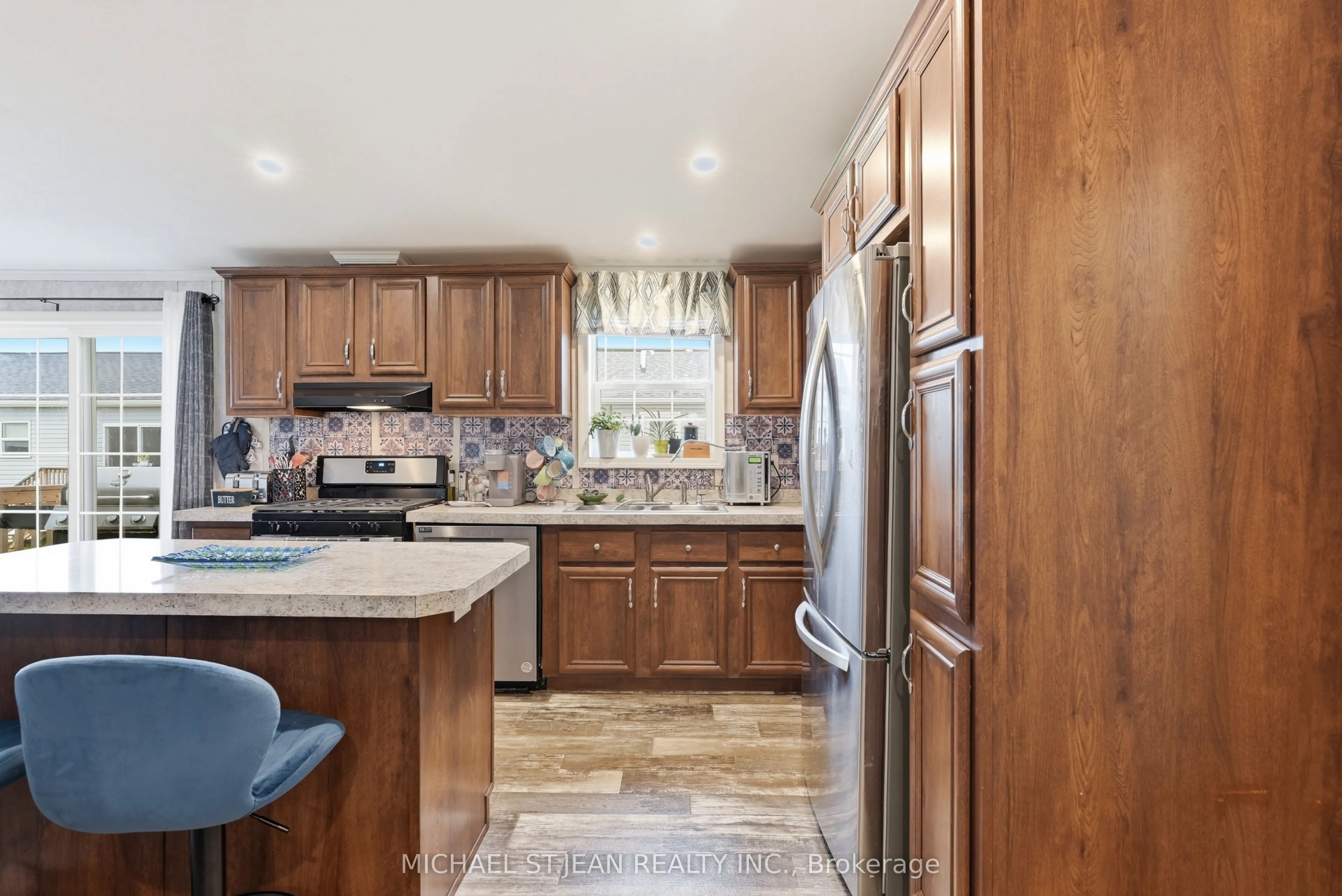 27 Hickory Hollow