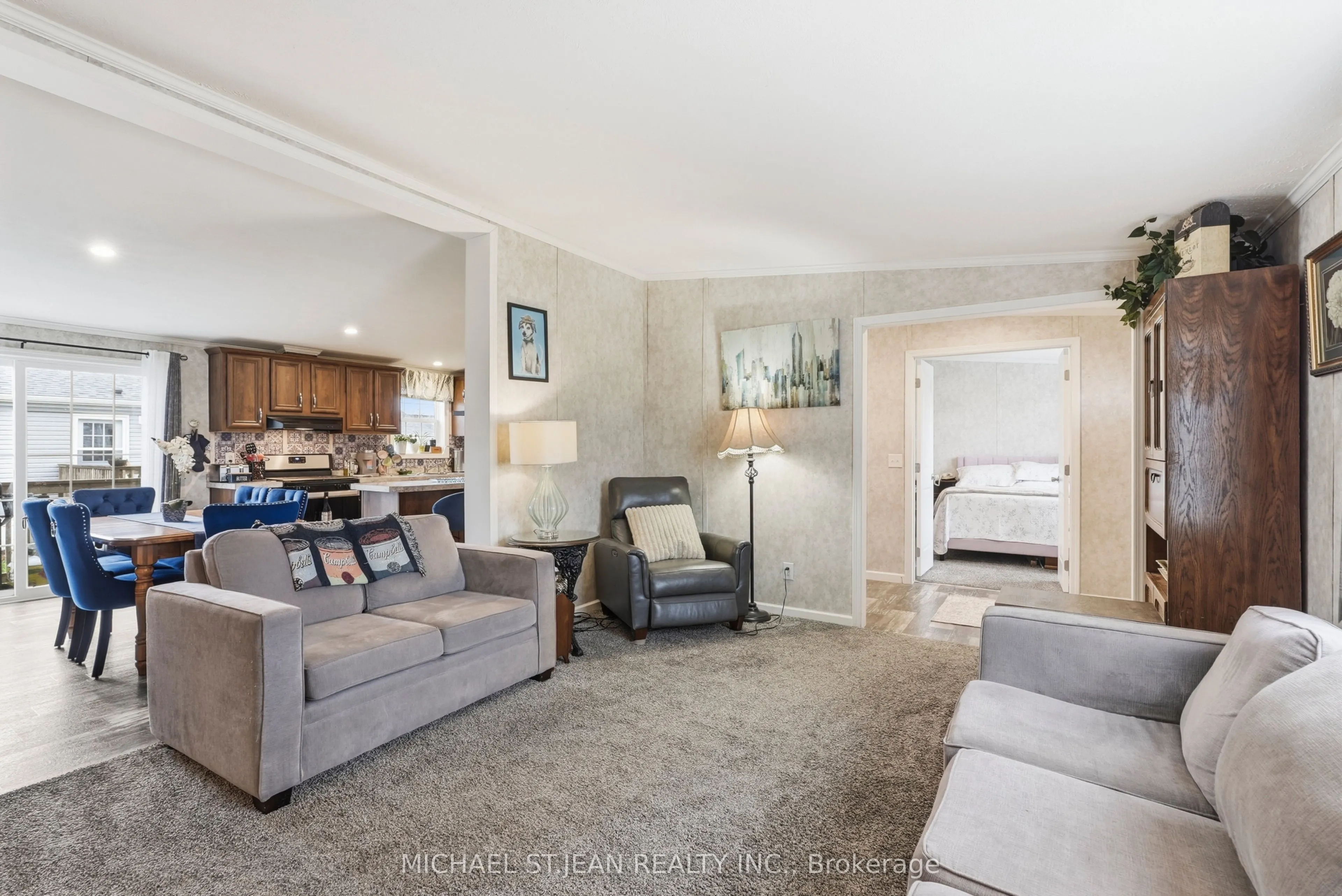 27 Hickory Hollow