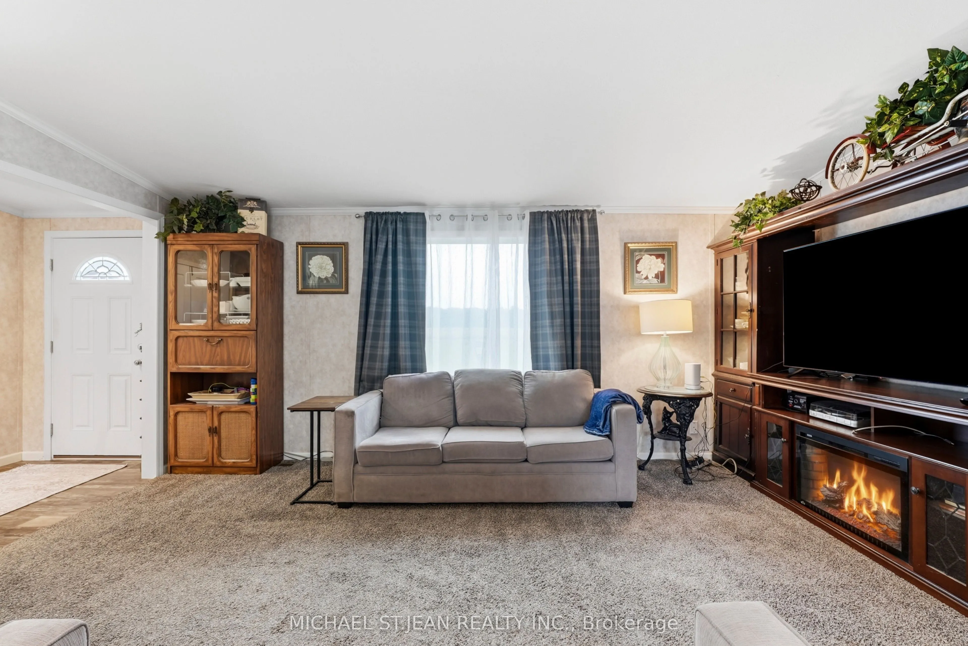 27 Hickory Hollow