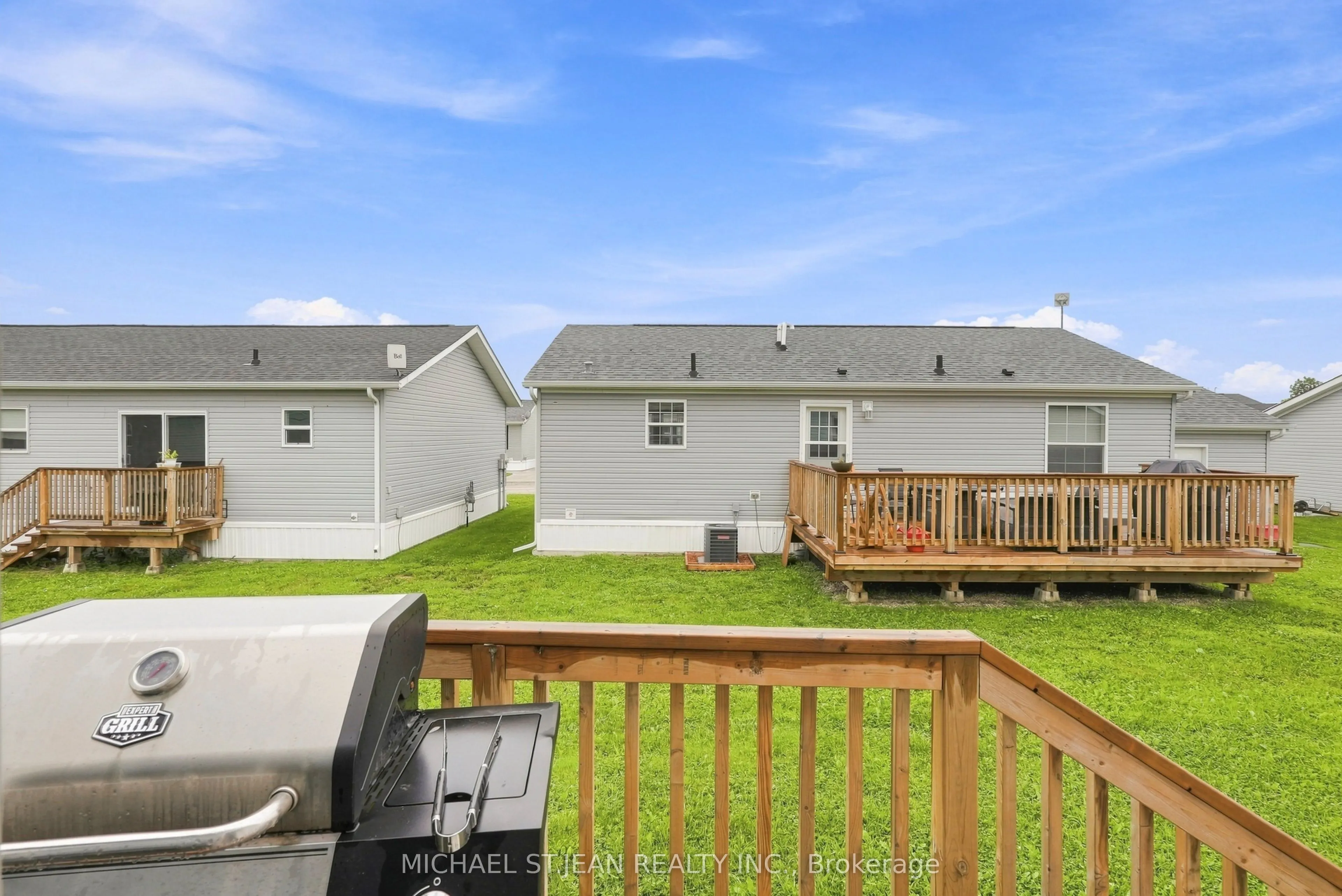 27 Hickory Hollow