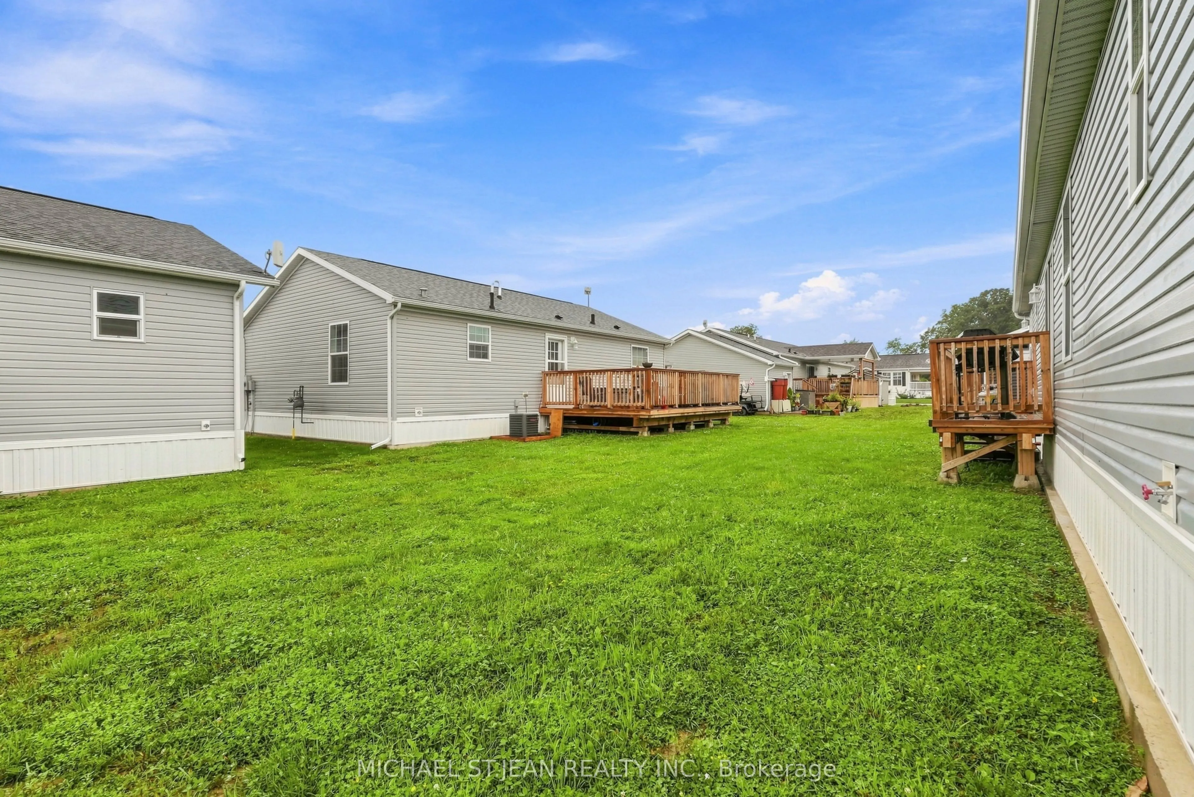27 Hickory Hollow