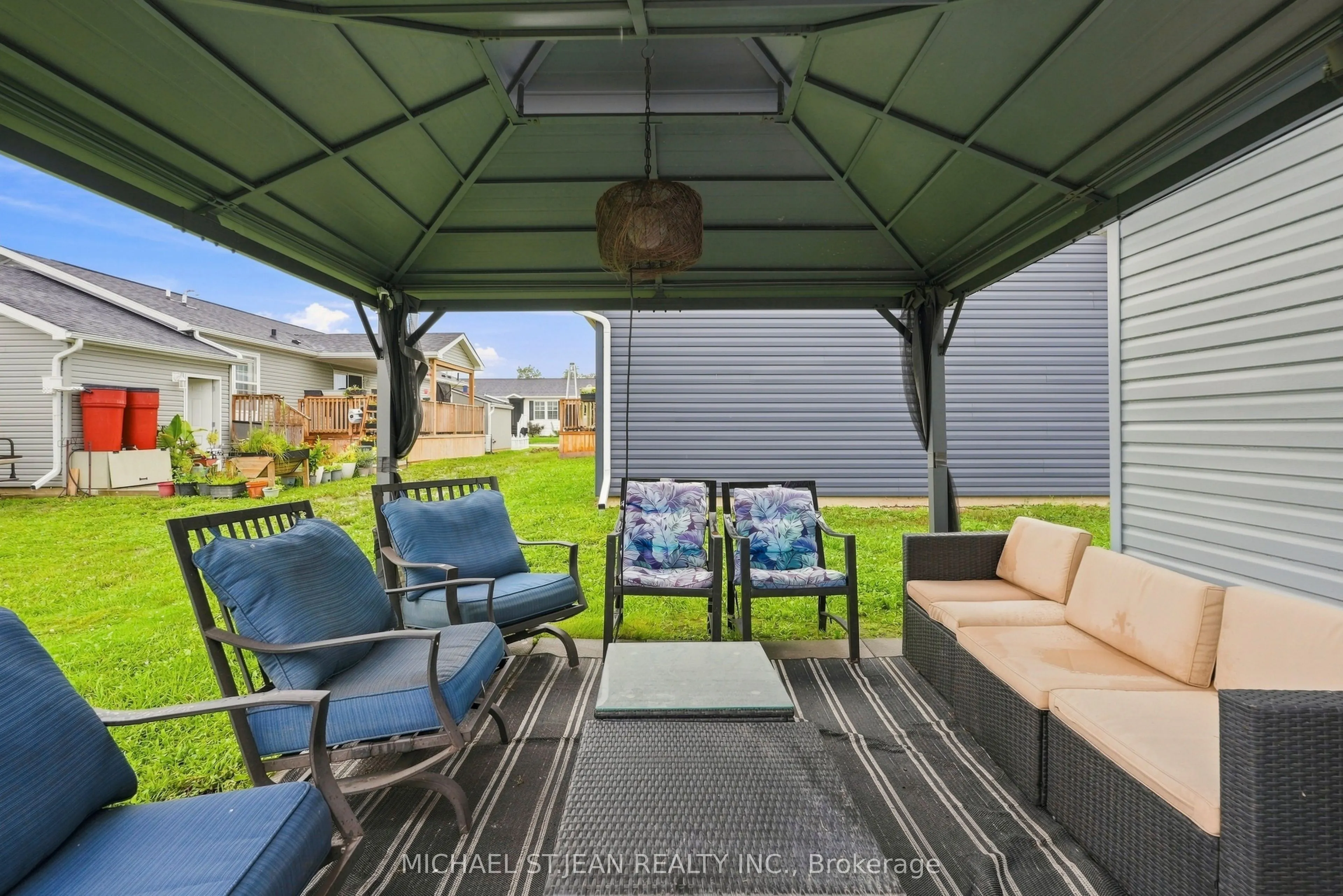 27 Hickory Hollow