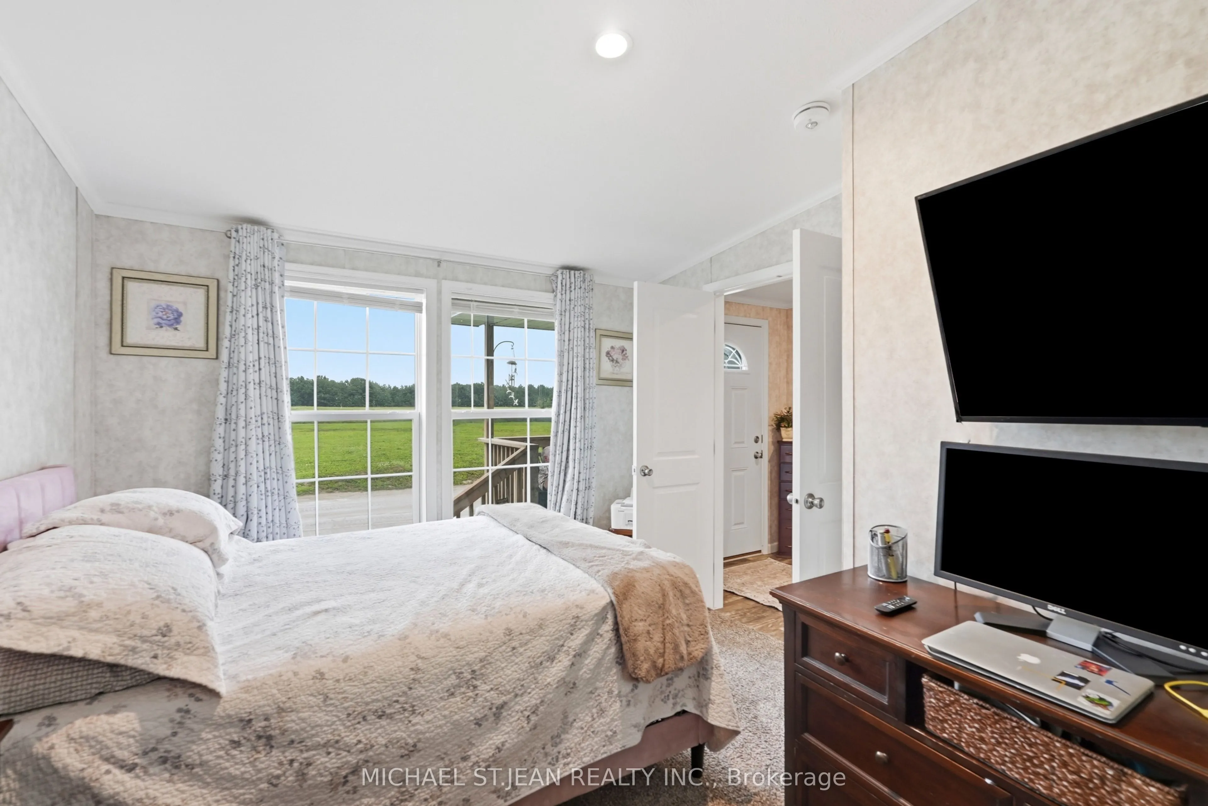 27 Hickory Hollow