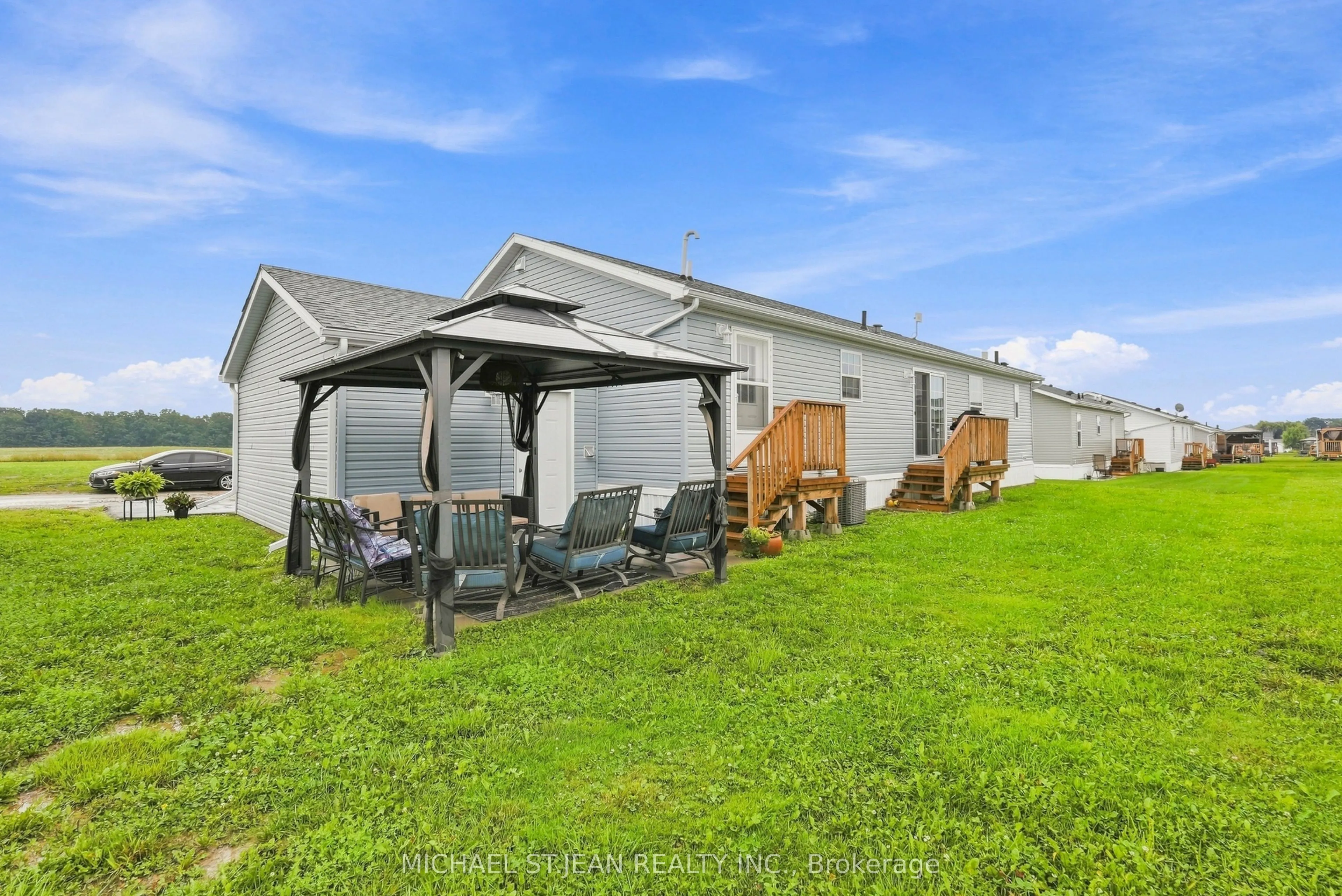 27 Hickory Hollow