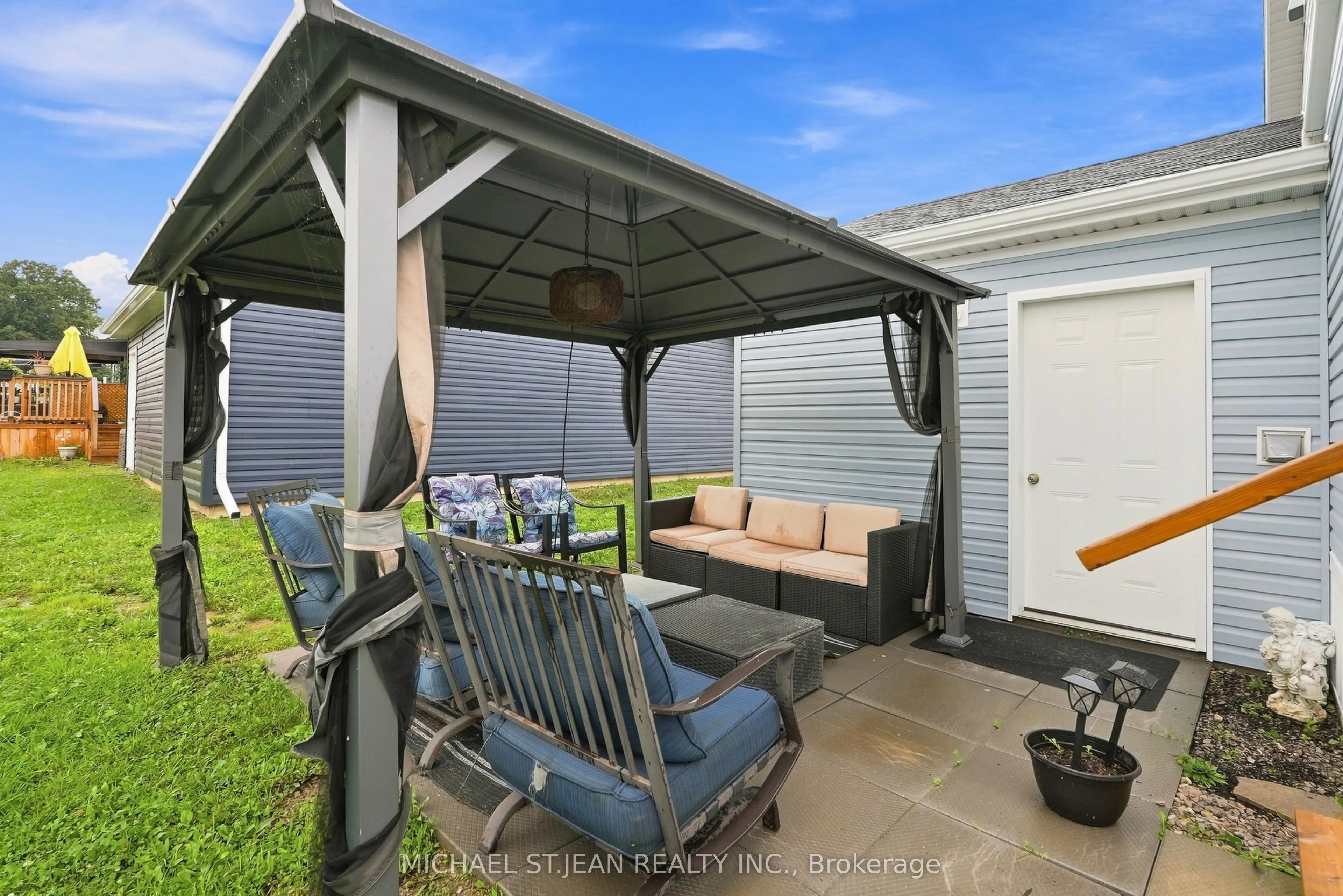 27 Hickory Hollow