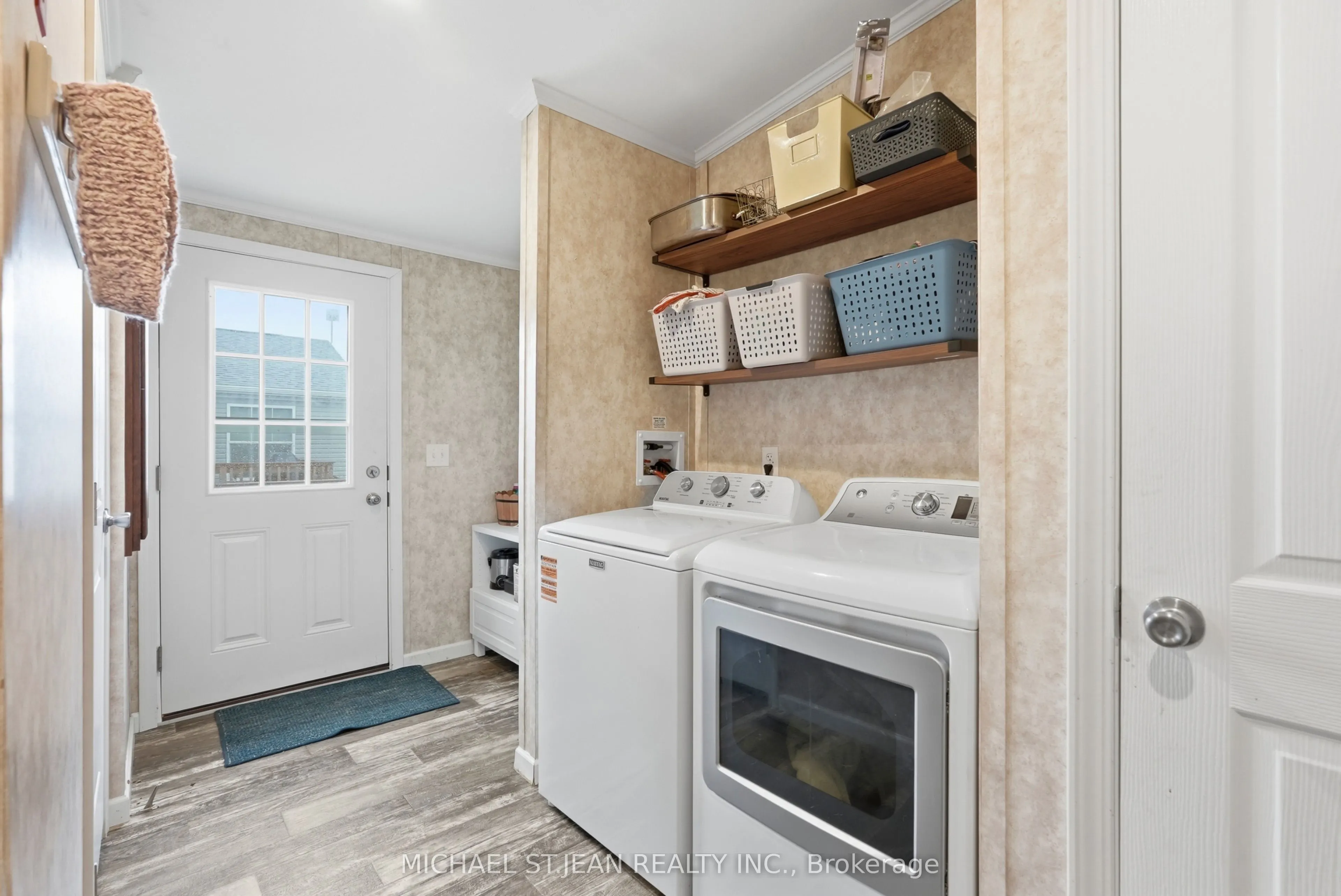 27 Hickory Hollow