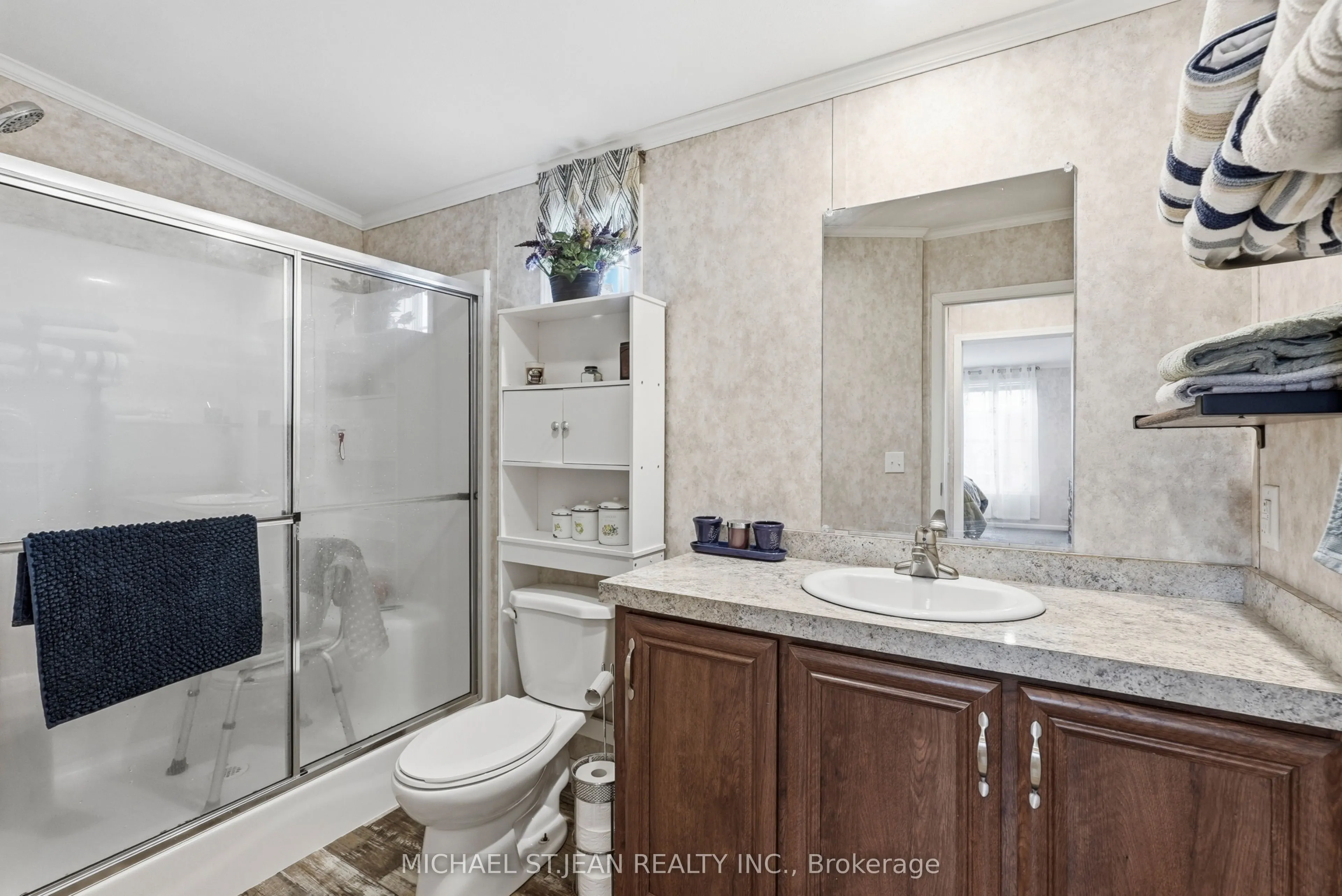 27 Hickory Hollow