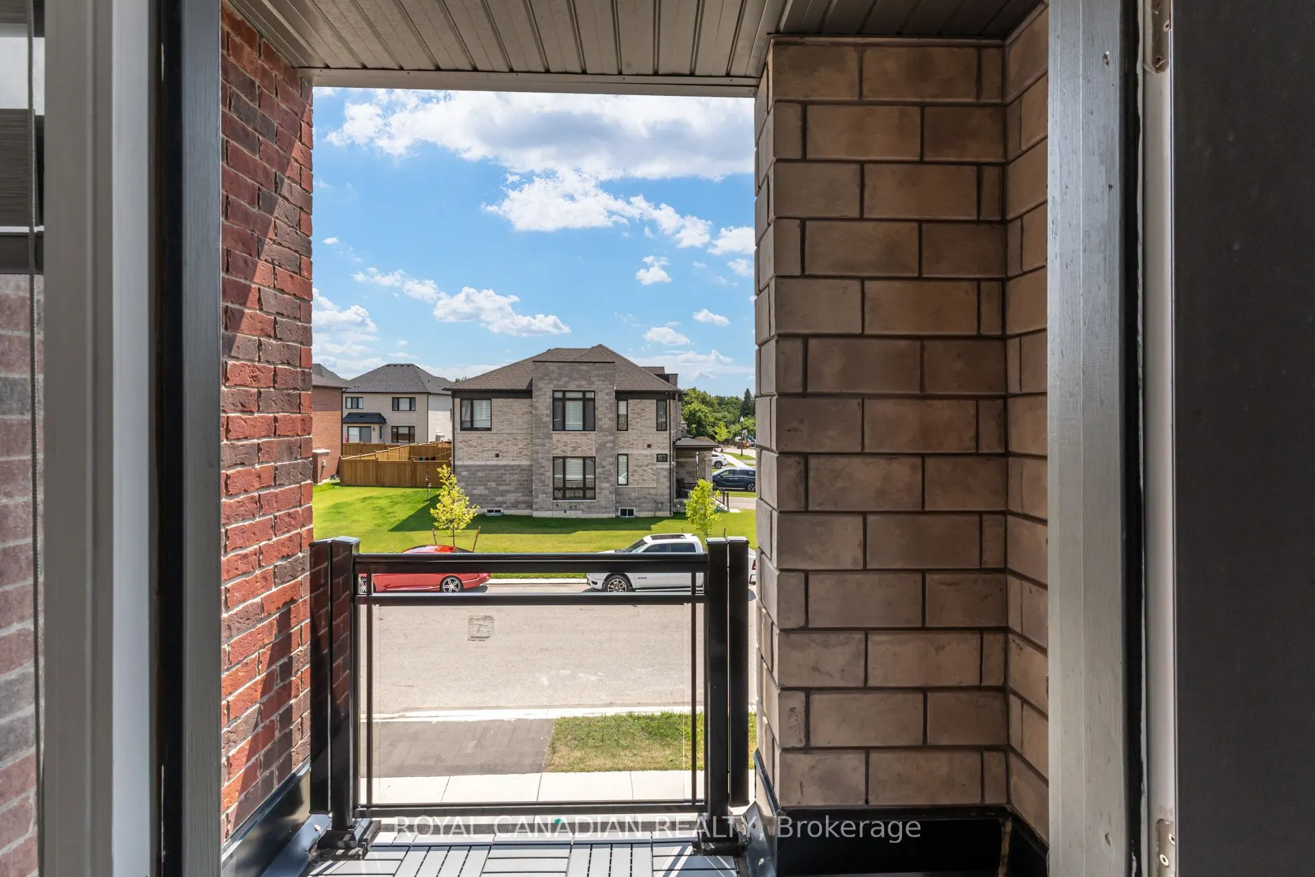 1439 Upper Thames Drive