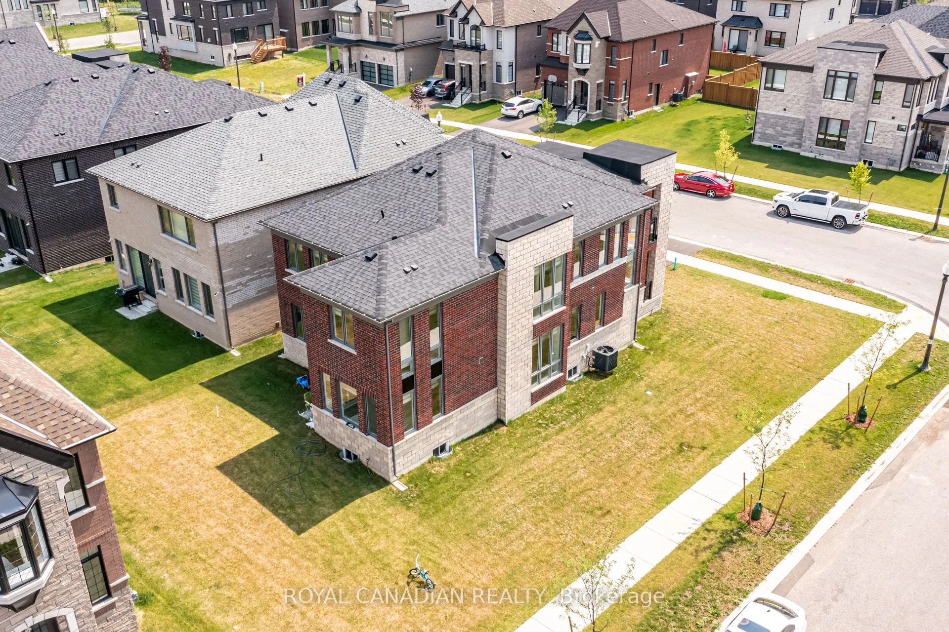 1439 Upper Thames Drive
