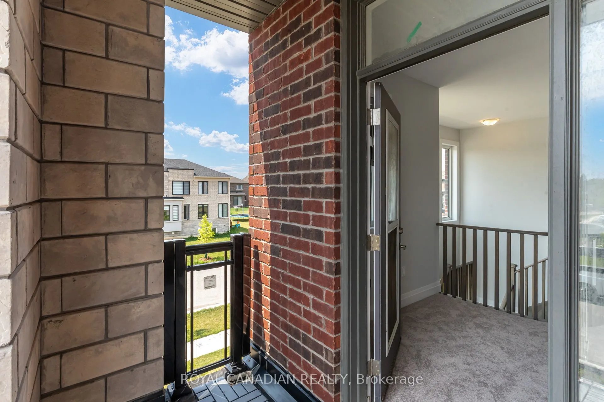 1439 Upper Thames Drive